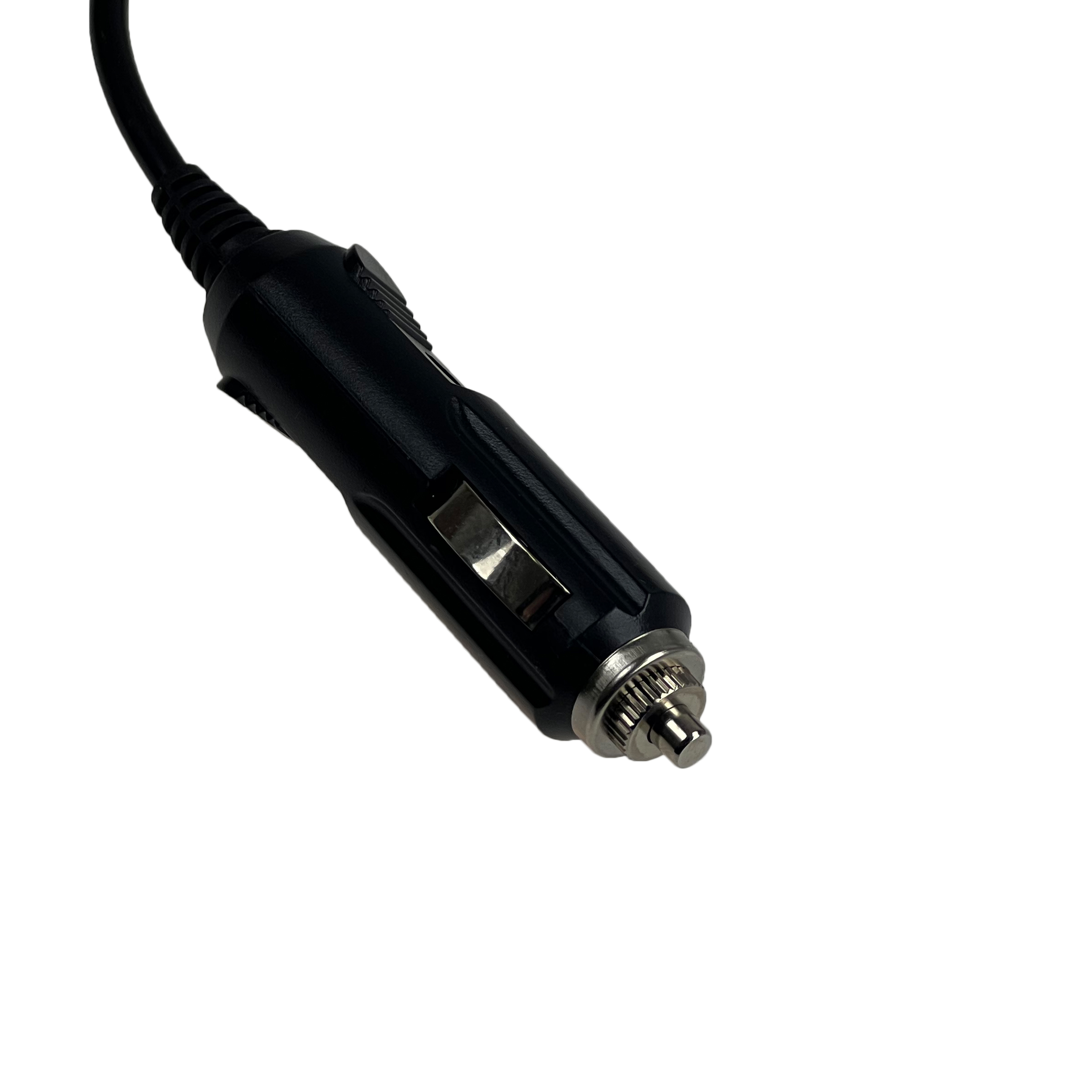 Czarna ładowarka samochodowa ze srebrną końcówką i czarnym kablem na białym tle.