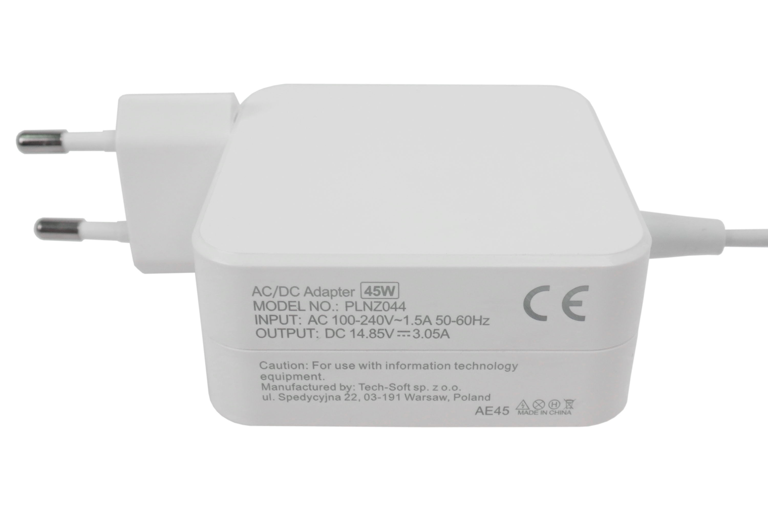 Biały zasilacz AC/DC z wtyczką i etykietą ze szczegółami technicznymi.