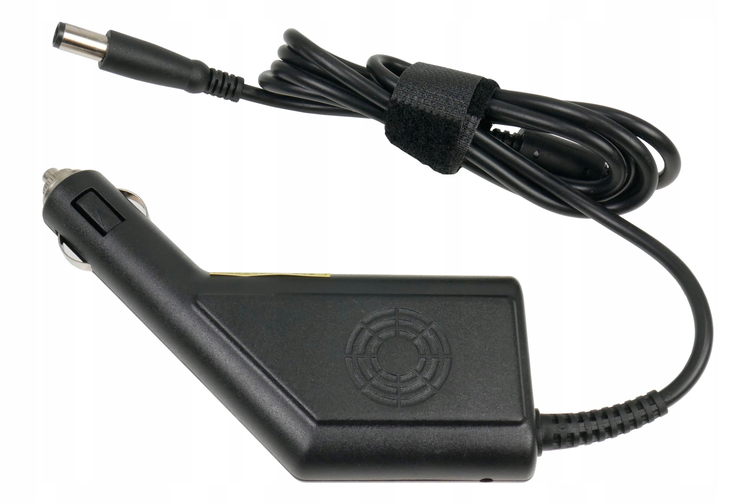 Czarna ładowarka do laptopa z adapterem samochodowym. Zawiera czarny kabel i czarny adapter z wzorem wiatraka.
