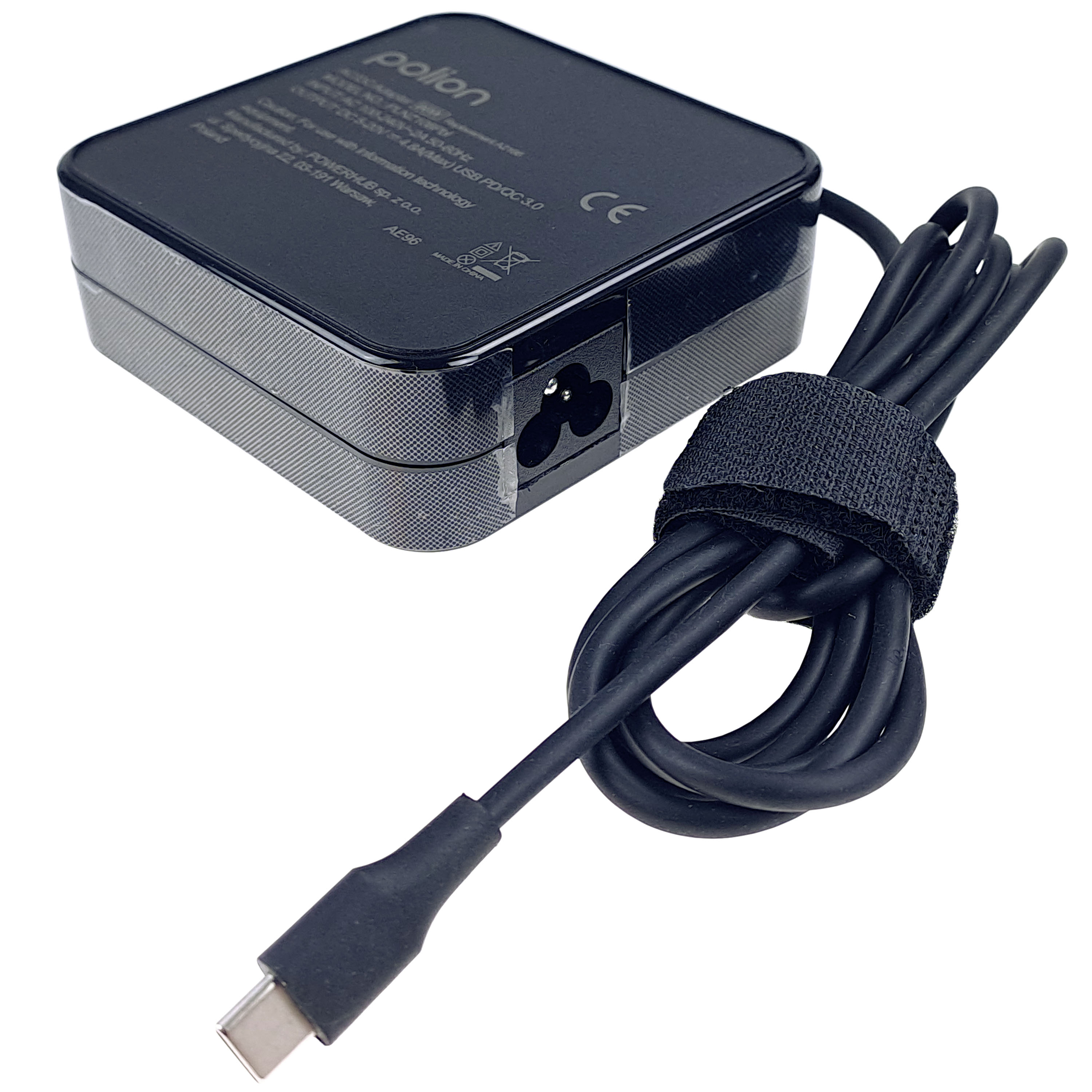 Czarna ładowarka do laptopa z kablem USB-C. Ładowarka ma markę 'polion'.