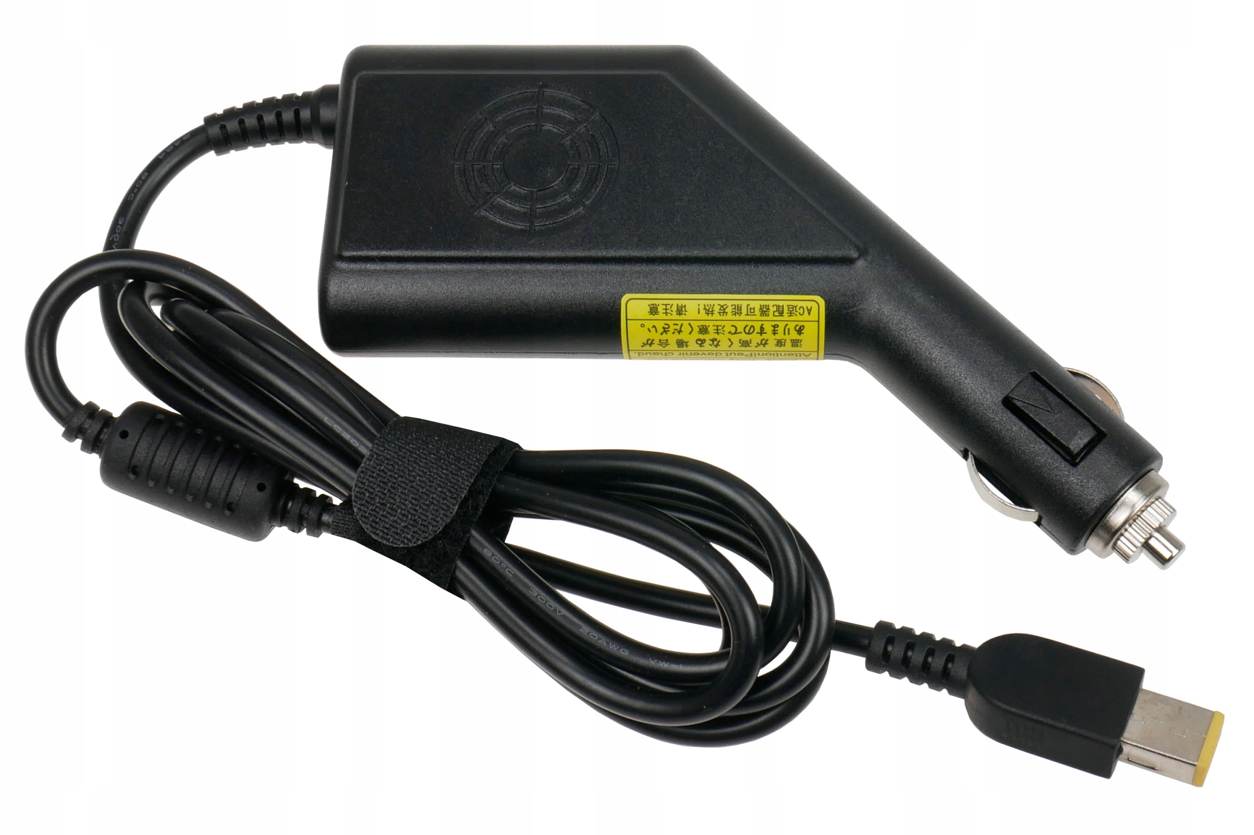 Czarna ładowarka samochodowa do laptopa. Ma zasilacz, adapter samochodowy i złącze USB. Kabel jest czarny.