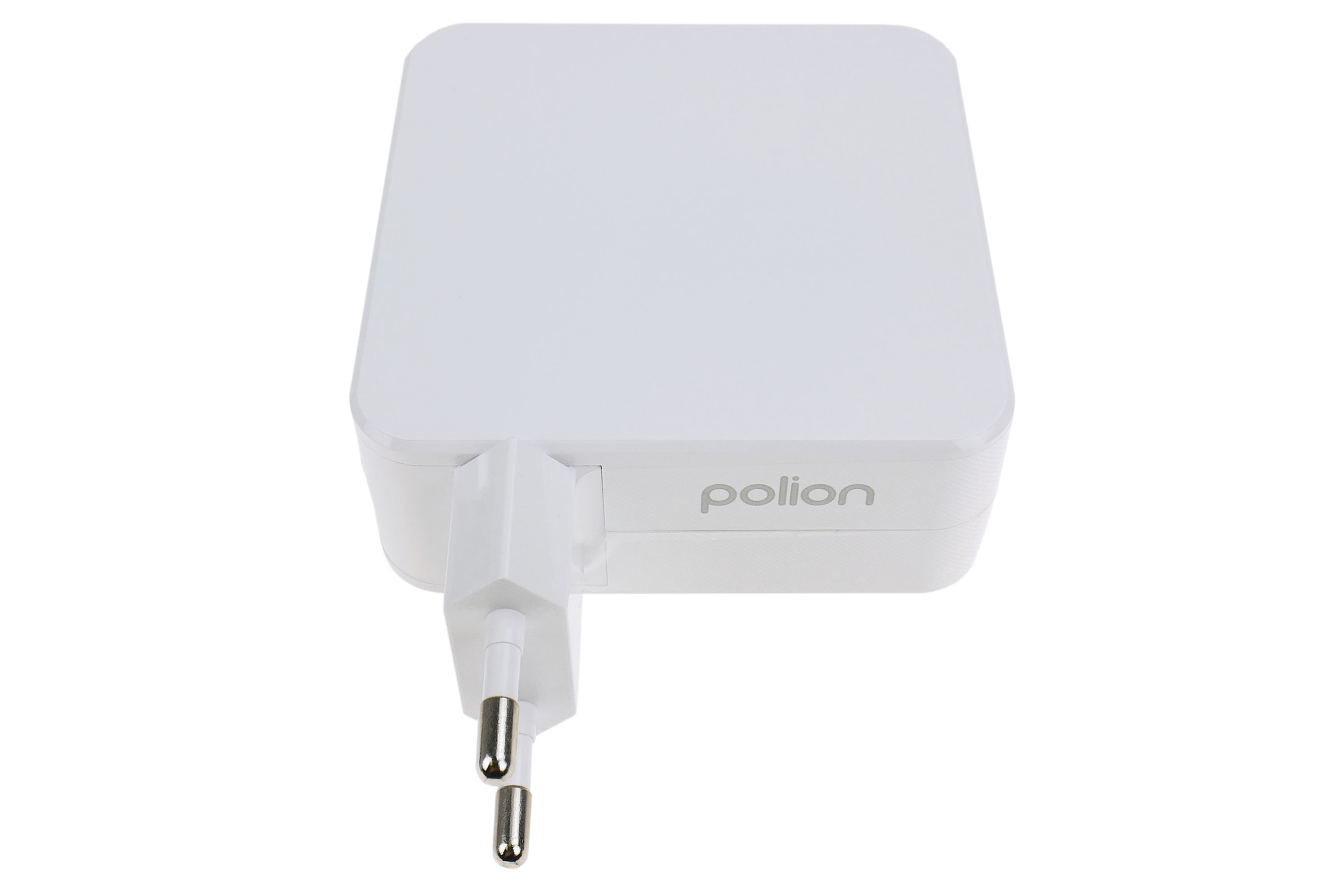 Biała ładowarka Polion z wtyczką europejską na białym tle.