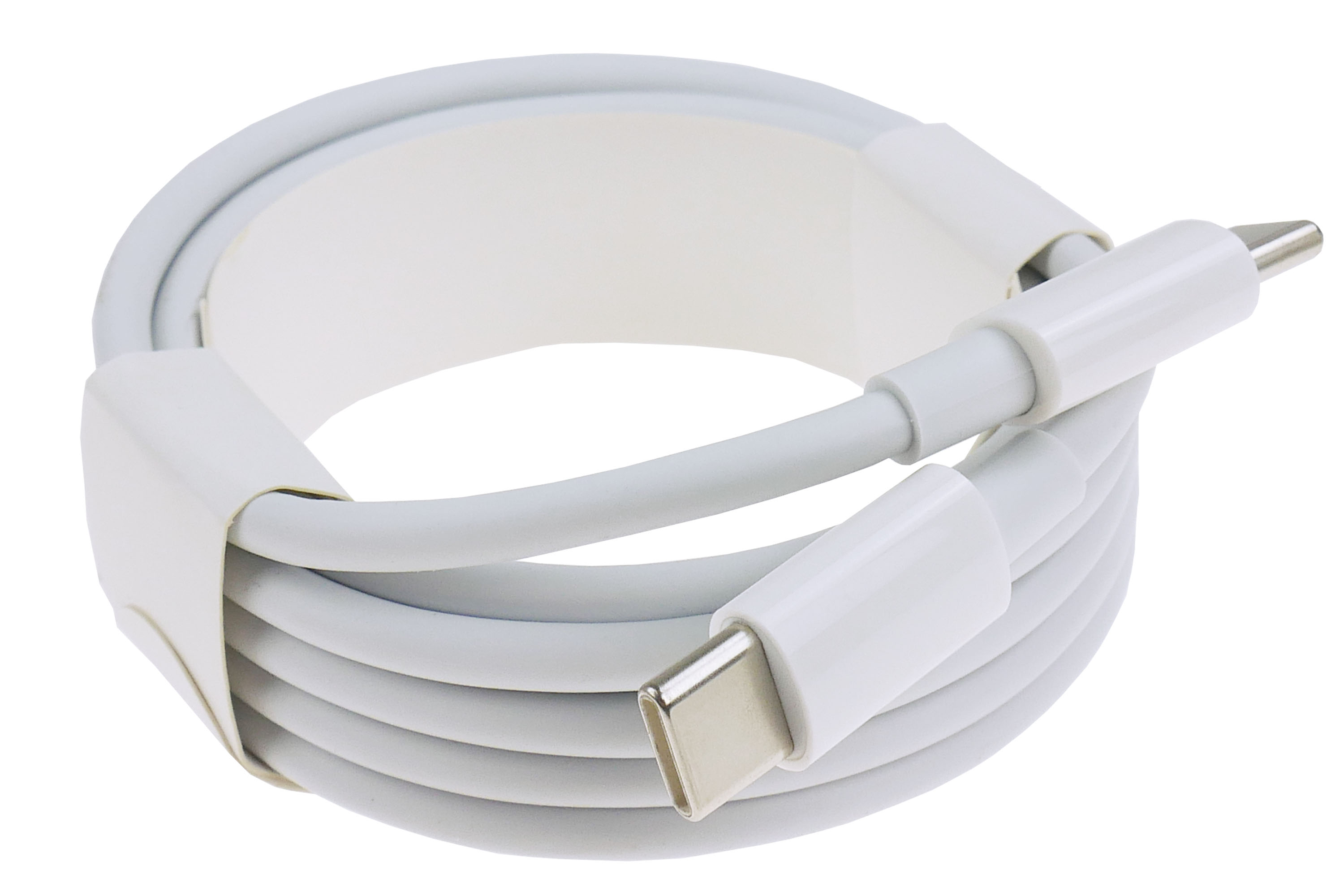 Biały kabel ładujący USB-C, zwinięty, z białymi złączami i srebrnym końcem USB-C. Wyizolowany na białym tle.