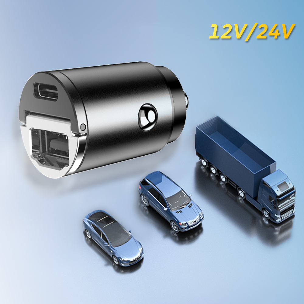 Ładowarka samochodowa z trzema zabawkami samochodami i ciężarówką. Ładowarka jest srebrna, pojazdy są niebieskie, a tekst brzmi 12V/24V.