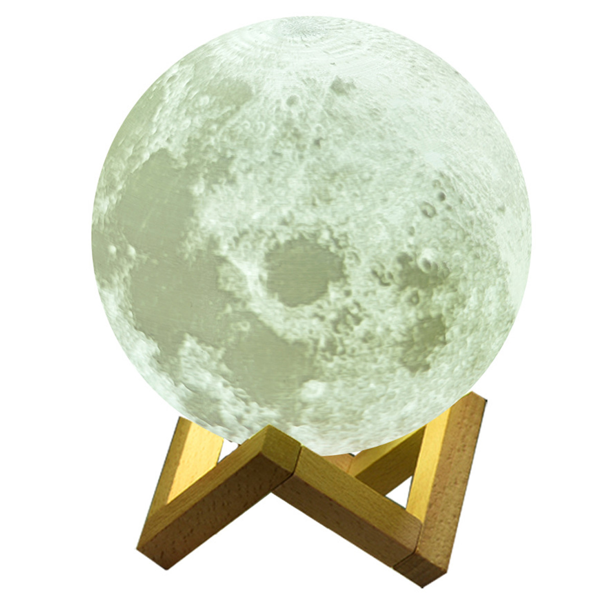 Eine mondförmige Lampe steht auf einem Holzständer. Die Lampe hat eine strukturierte Oberfläche mit Kratern. Der Ständer ist einfach gestaltet.
