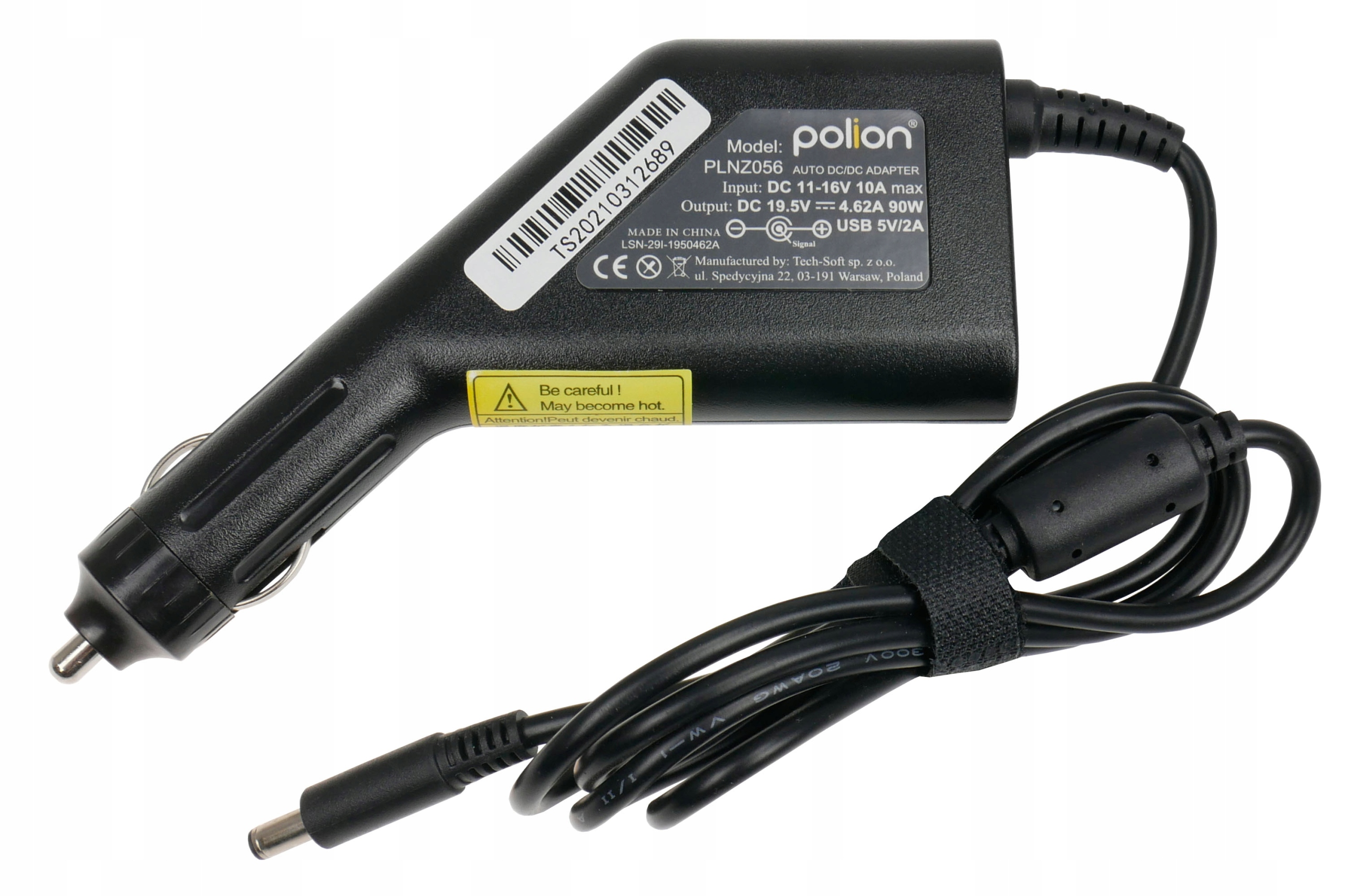 Czarny adapter samochodowy z etykietą, kodem kreskowym i znakiem ostrzegawczym. Kabel owinięty czarnym paskiem. Widoczny konektor.