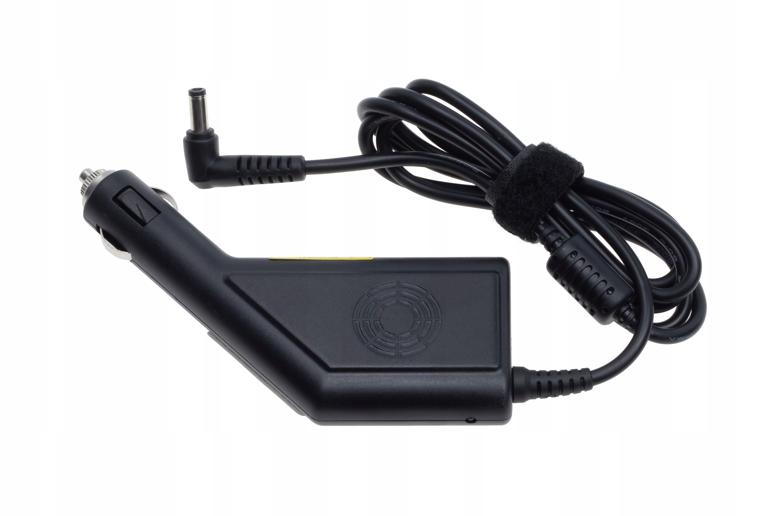 Czarna ładowarka samochodowa z kablem i wtyczką, na białym tle.