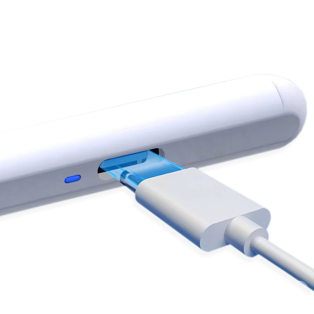 Białe urządzenie jest ładowane białym kablem. Niebieskie światło wskazuje ładowanie. Kabel jest włożony do urządzenia.