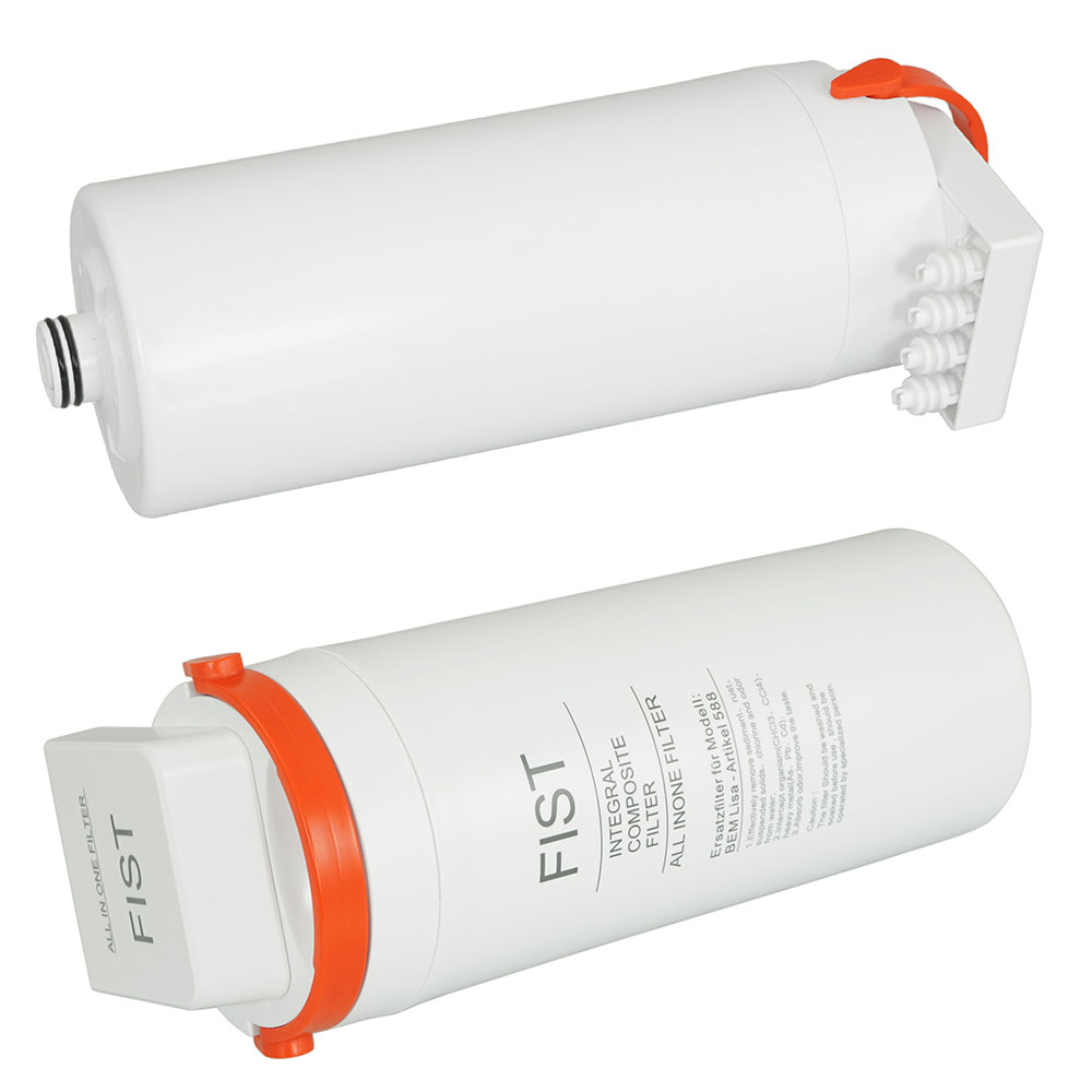 Zwei weiße Wasserfilter. Einer hat orangefarbene Clips. Auf dem unteren steht das Wort FIST.