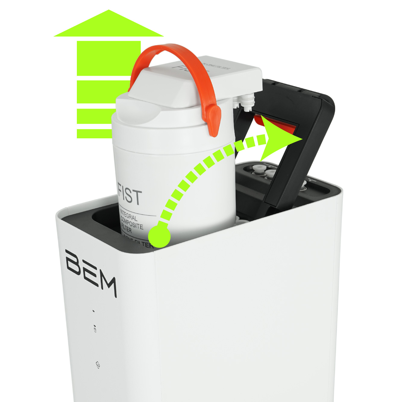 Weißer Wasserfilter mit orangefarbenem Griff in einem weißen Gerät. Grüne Pfeile zeigen die Bewegung und den Batteriestand.