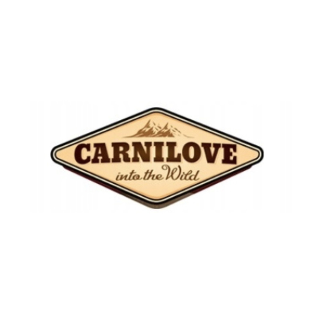Logo Carnilove to brązowy i kremowy romb z napisem 'CARNILOVE into the Wild' i górami.