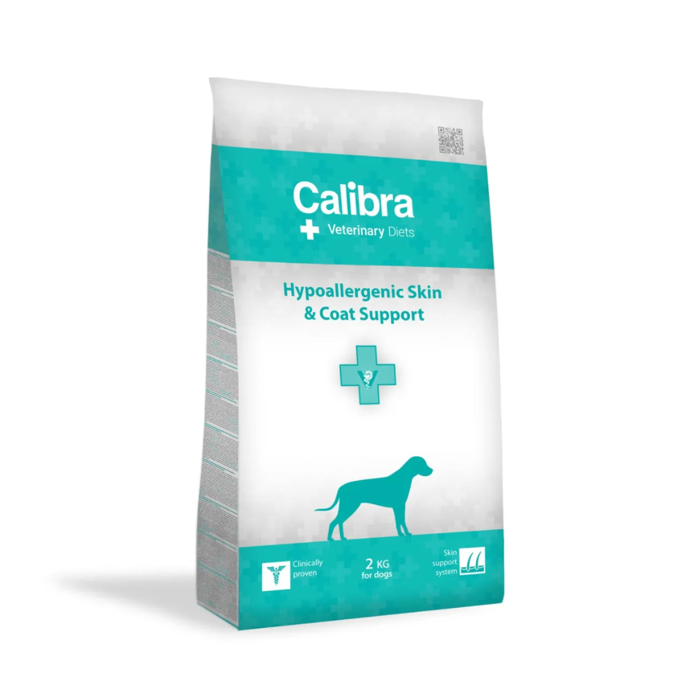 Torba z karmą dla psów. Zawiera napisy Calibra i Veterinary Diets. Jest także napis Hypoallergenic Skin & Coat Support.