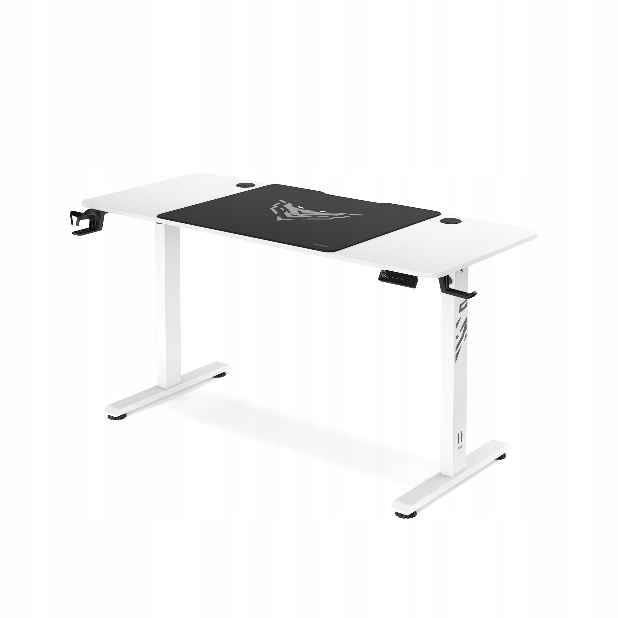 Białe biurko z regulacją wysokości z czarną podkładką pod mysz. Ma czarne ramię i logo na nogach.