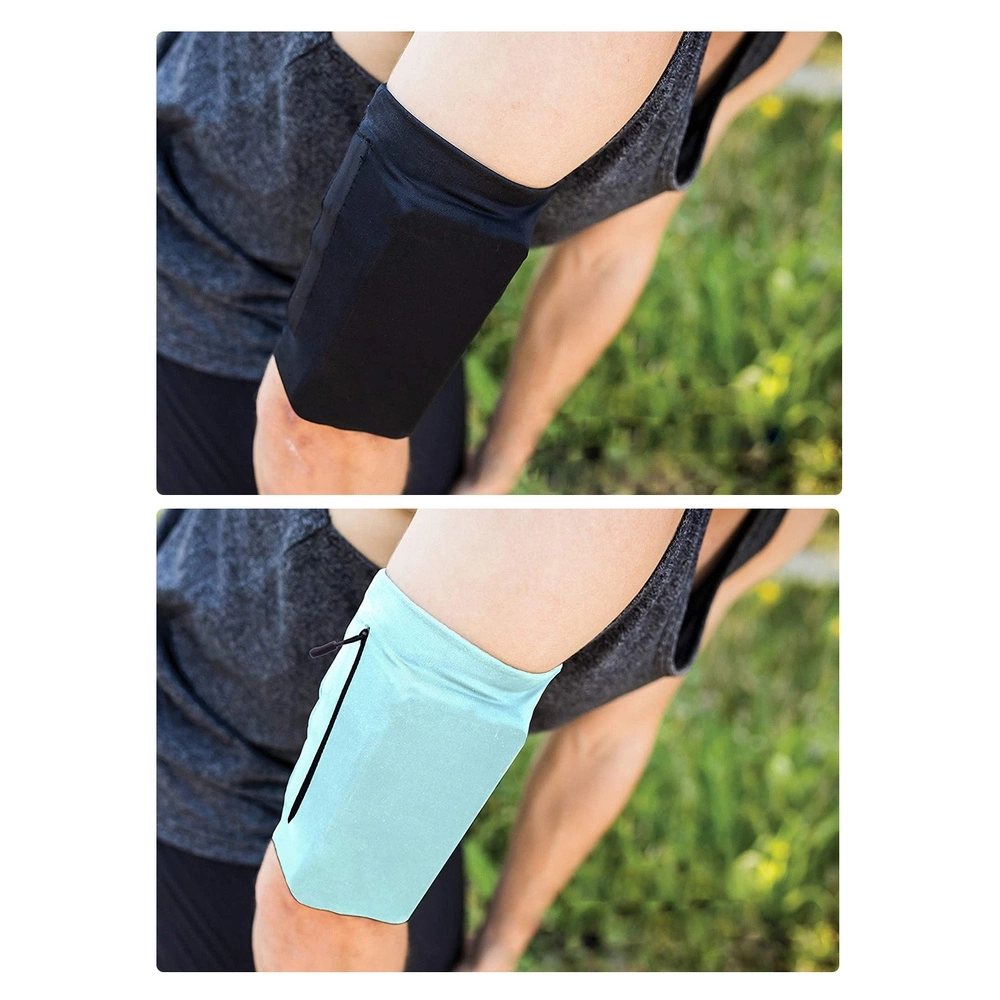 Zwei Armbänder, eines schwarz und eines türkis, an Armen. Eine Person trägt ein graues Oberteil, im Hintergrund grünes Gras.