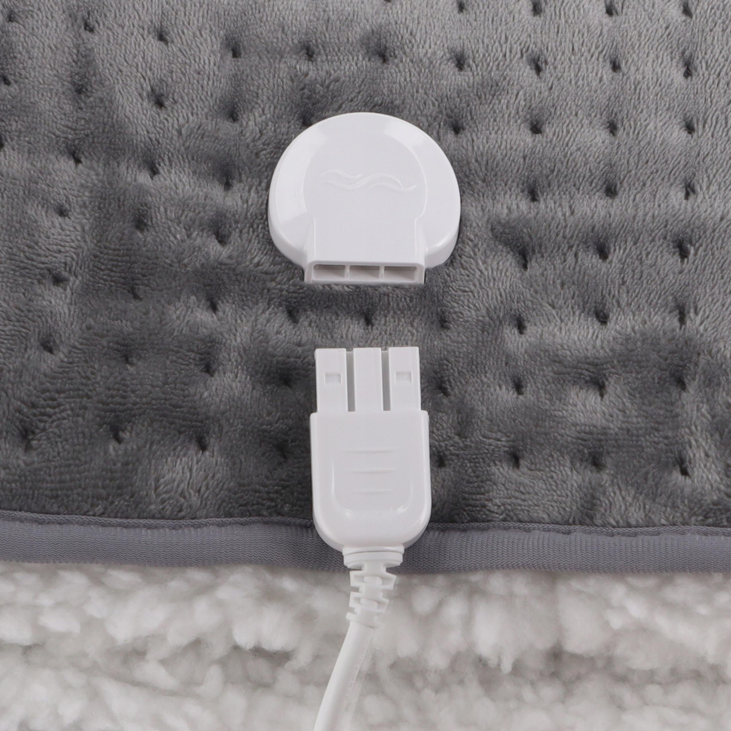 Szara elektryczna poduszka grzewcza z białym złączem i przewodem zasilającym.