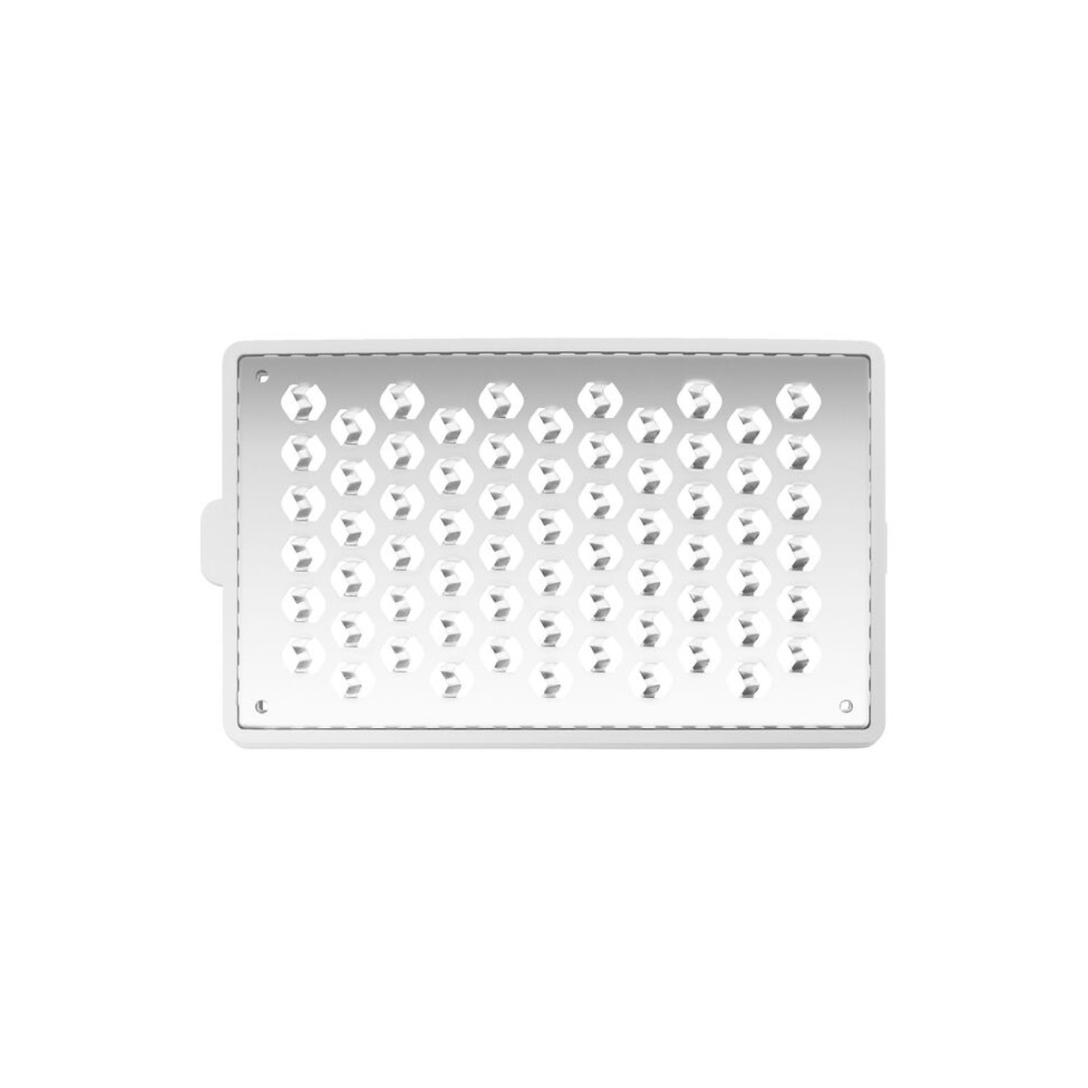 Prostokątny, metalowy przedmiot z siatką otworów w kształcie sześciokątów. Ma białą ramę, zaokrąglone rogi i uchwyt.