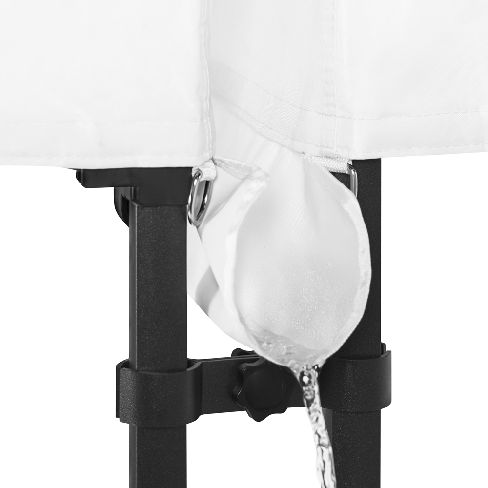 Witte luifel met water dat uit een tuit stroomt. Zwart metalen frame ondersteunt het. Close-up op witte achtergrond.