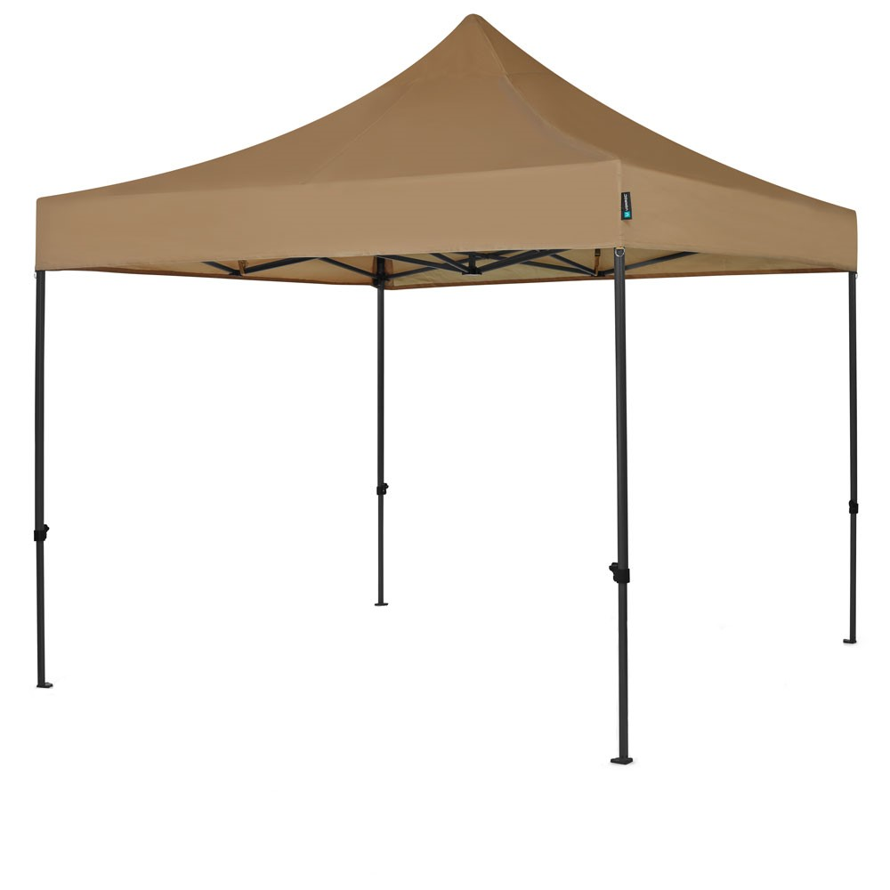 Een bruin pop-up tent met een puntige bovenkant, ondersteund door zwarte metalen palen. De achtergrond is wit.