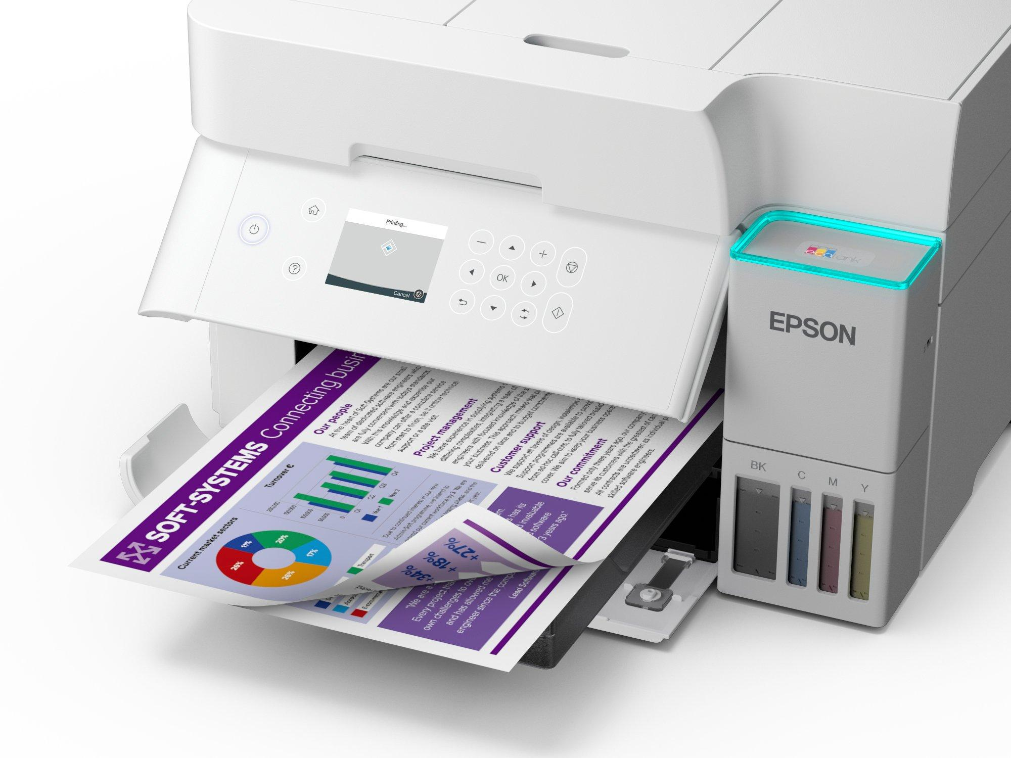 Una stampante Epson bianca stampa un documento con grafici. La stampante ha cartucce d'inchiostro e un pannello di controllo.