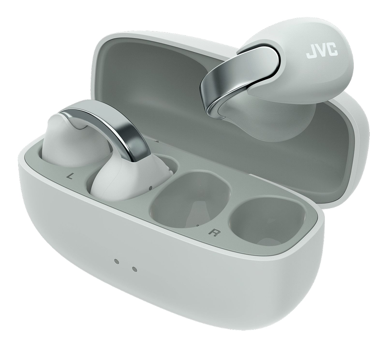 Białe słuchawki JVC w etui ładującym. Jedna słuchawka jest poza etui. Etui jest otwarte, widać wnętrze.