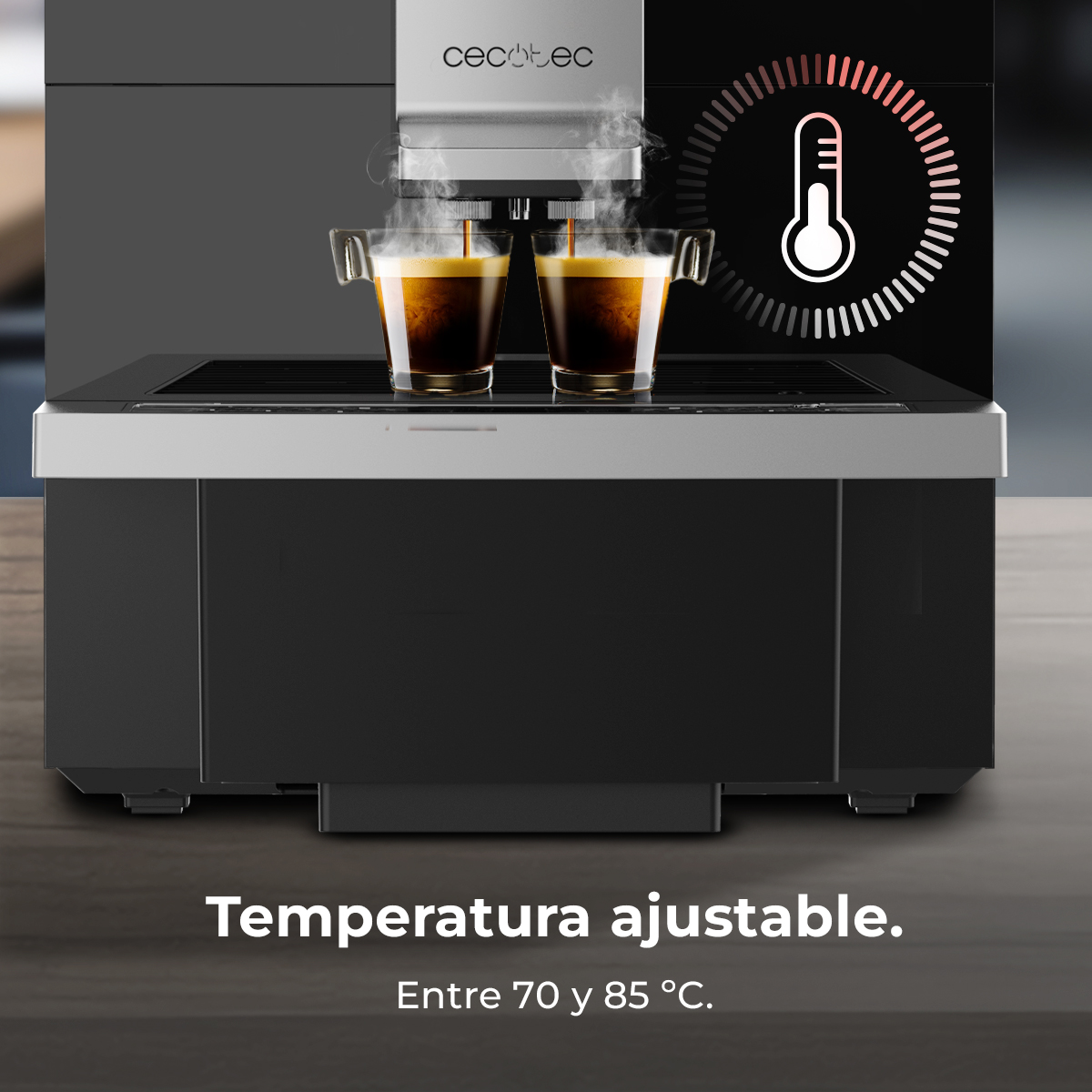 Una cafetera dispensa café en dos tazas de cristal. Un indicador de temperatura es visible. Texto: Temperatura ajustable, entre 70 y 85°C.
