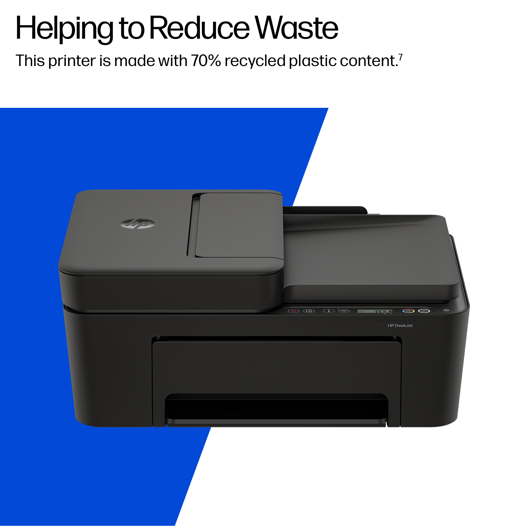 Zwarte HP DeskJet printer op blauwe achtergrond. Tekst: 'Afval verminderen'. Printer gemaakt met 70% gerecycled plastic.