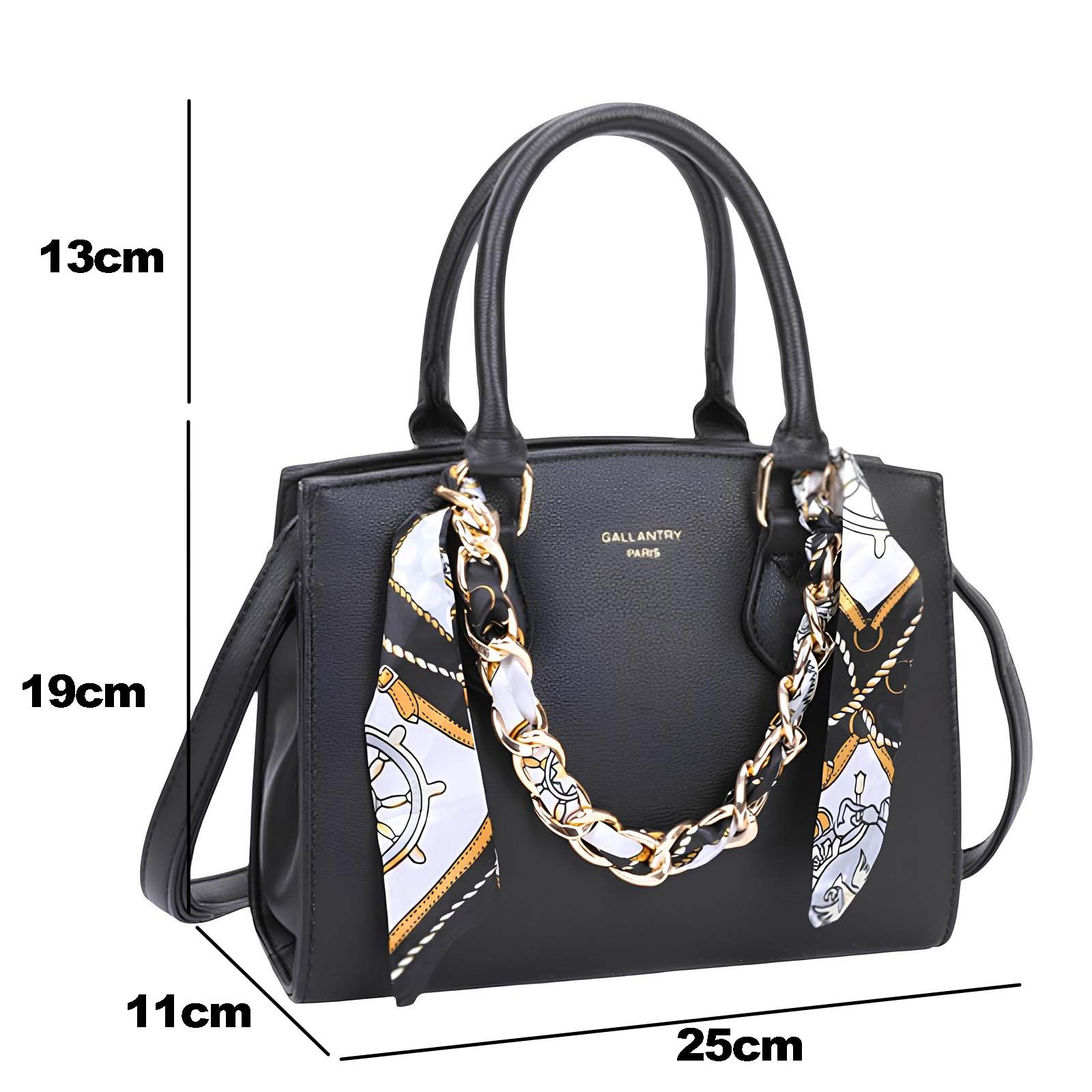 Bolso negro con asas, cadena dorada y pañuelo estampado. Dimensiones: 13cm, 19cm, 11cm y 25cm.