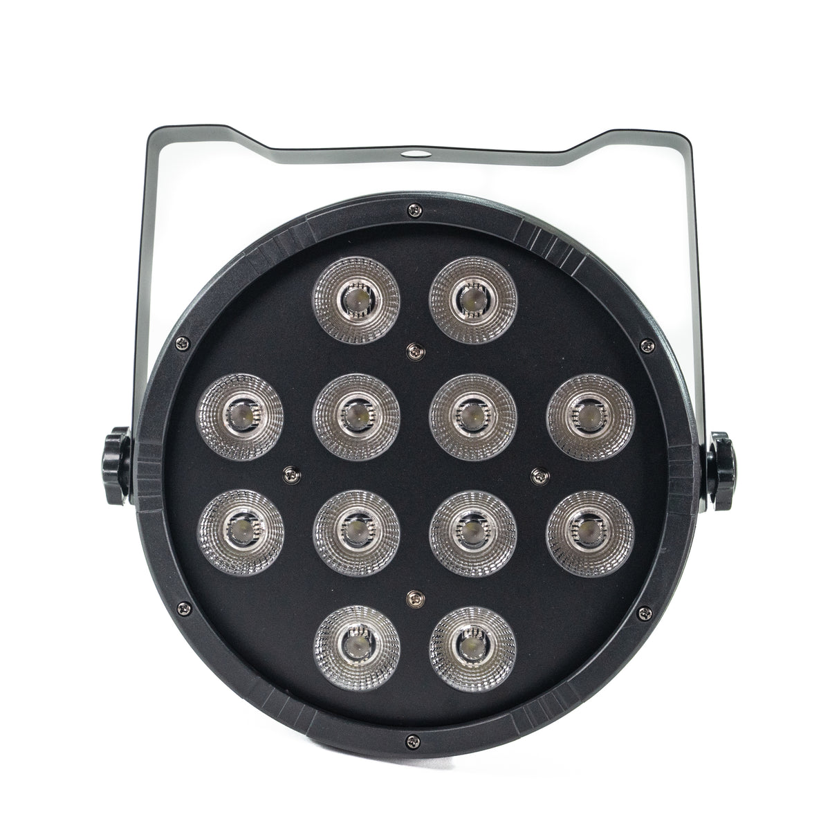 Ein schwarzer, kreisförmiger LED-Bühnenscheinwerfer mit 12 Lichtquellen, einem Griff und einem schwarzen Rahmen. Der Hintergrund ist weiß.