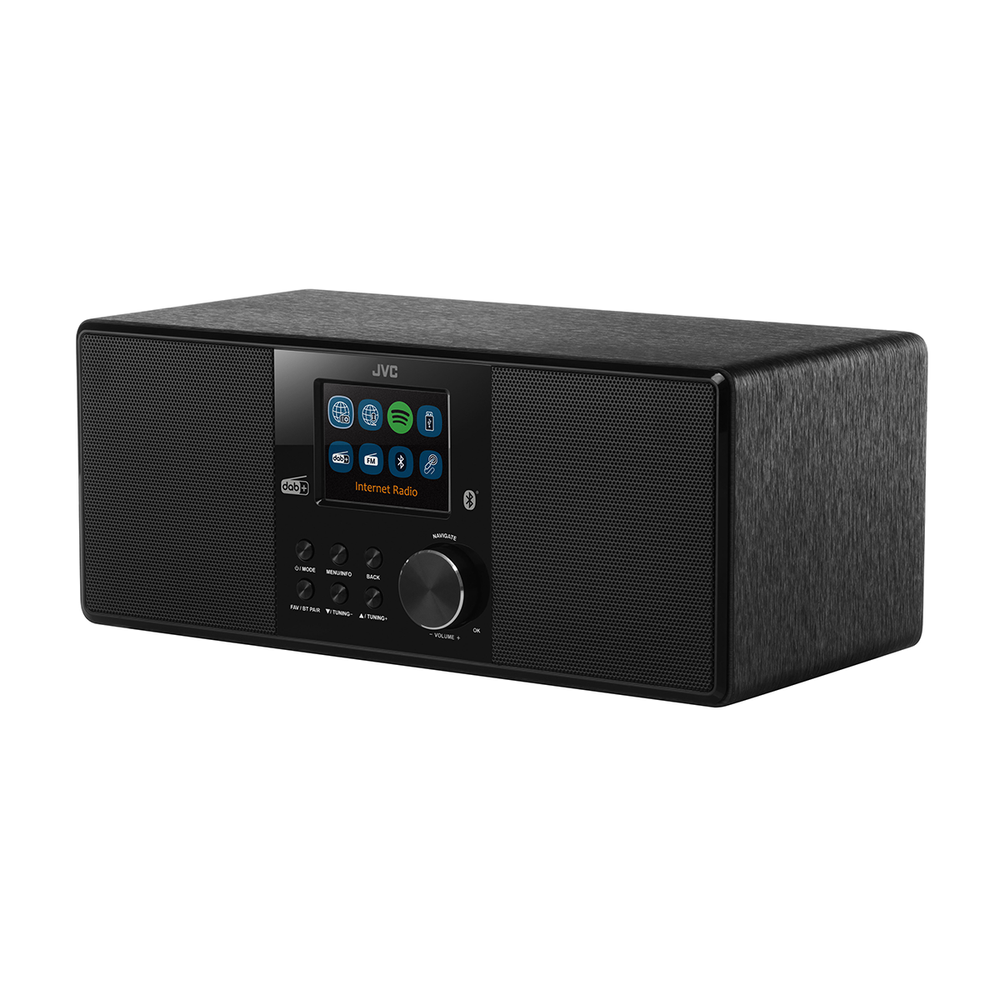 Czarny radio internetowe JVC. Ma ekran z ikonami, pokrętło głośności i przyciski. Radio jest na białym tle.