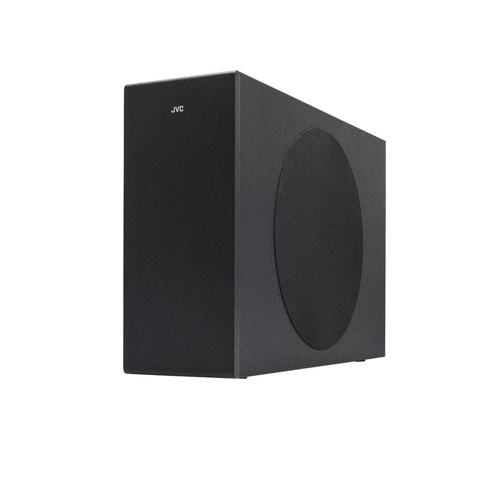 Czarny subwoofer JVC, pochylony w prawo, z okrągłym głośnikiem. Tło jest białe.