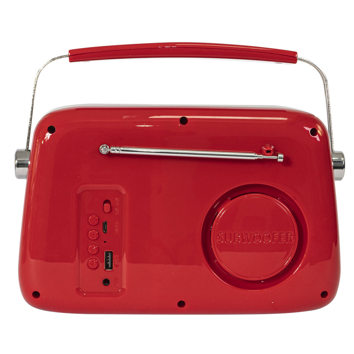 Una radio rossa in stile retrò con maniglia, antenna ed etichetta subwoofer. Ha diversi pulsanti e porte laterali.