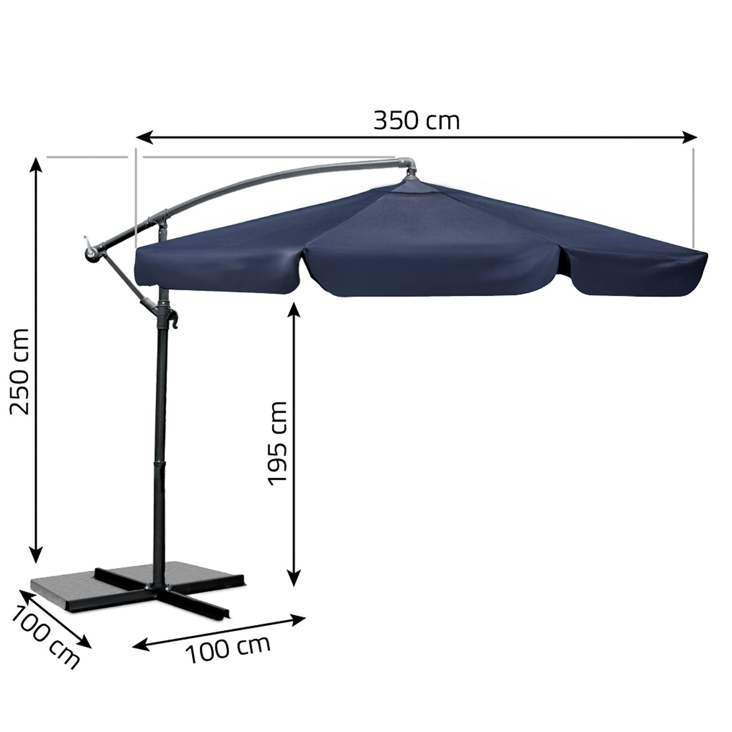 Una sombrilla en voladizo azul marino. Dimensiones: 250 cm alto, 350 cm ancho. La base es de 100x100 cm.