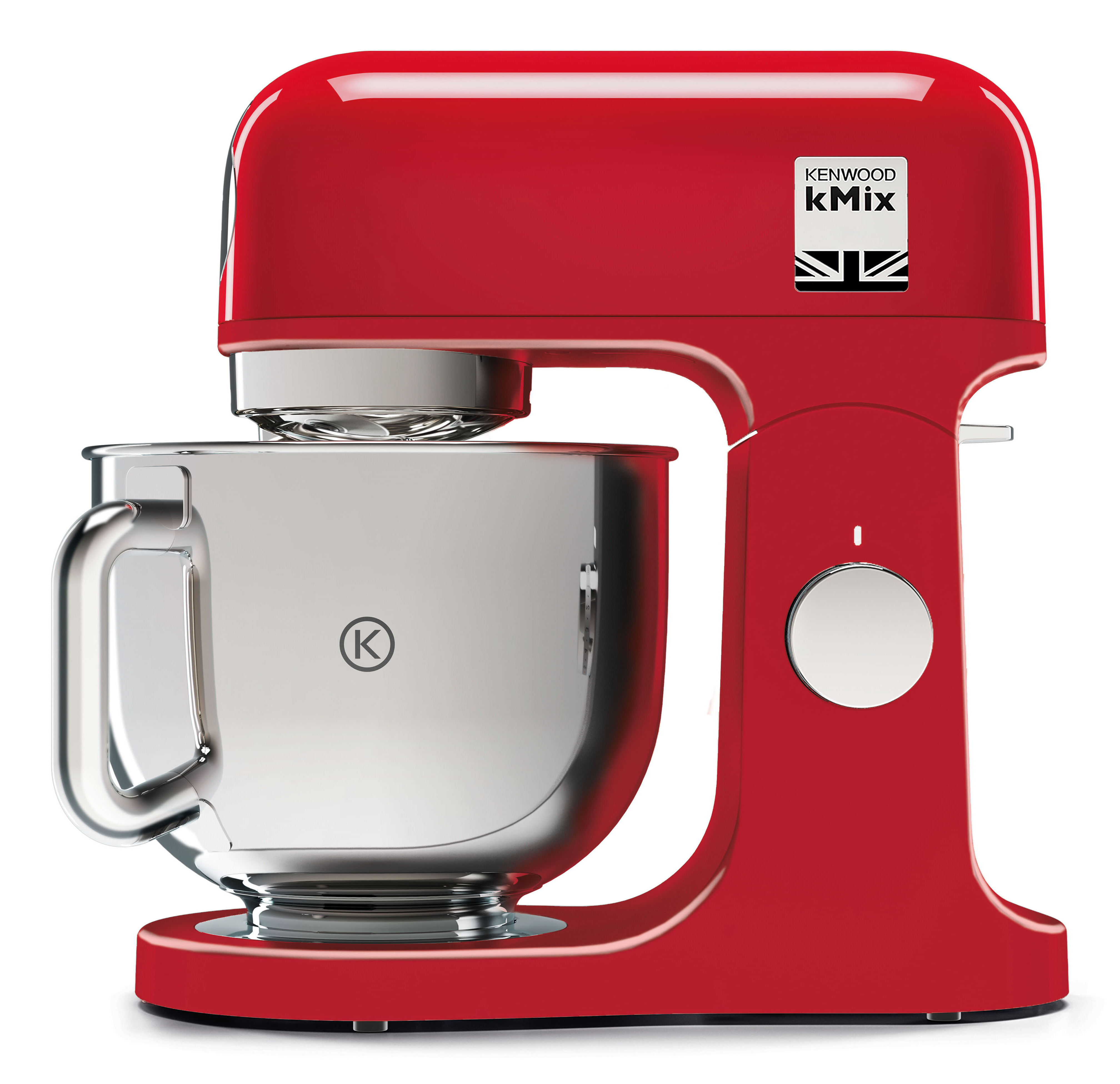 Kırmızı bir Kenwood kMix stand mikseri. Paslanmaz çelik bir kase ve eklentilere ve beyaz bir arka plana sahip.