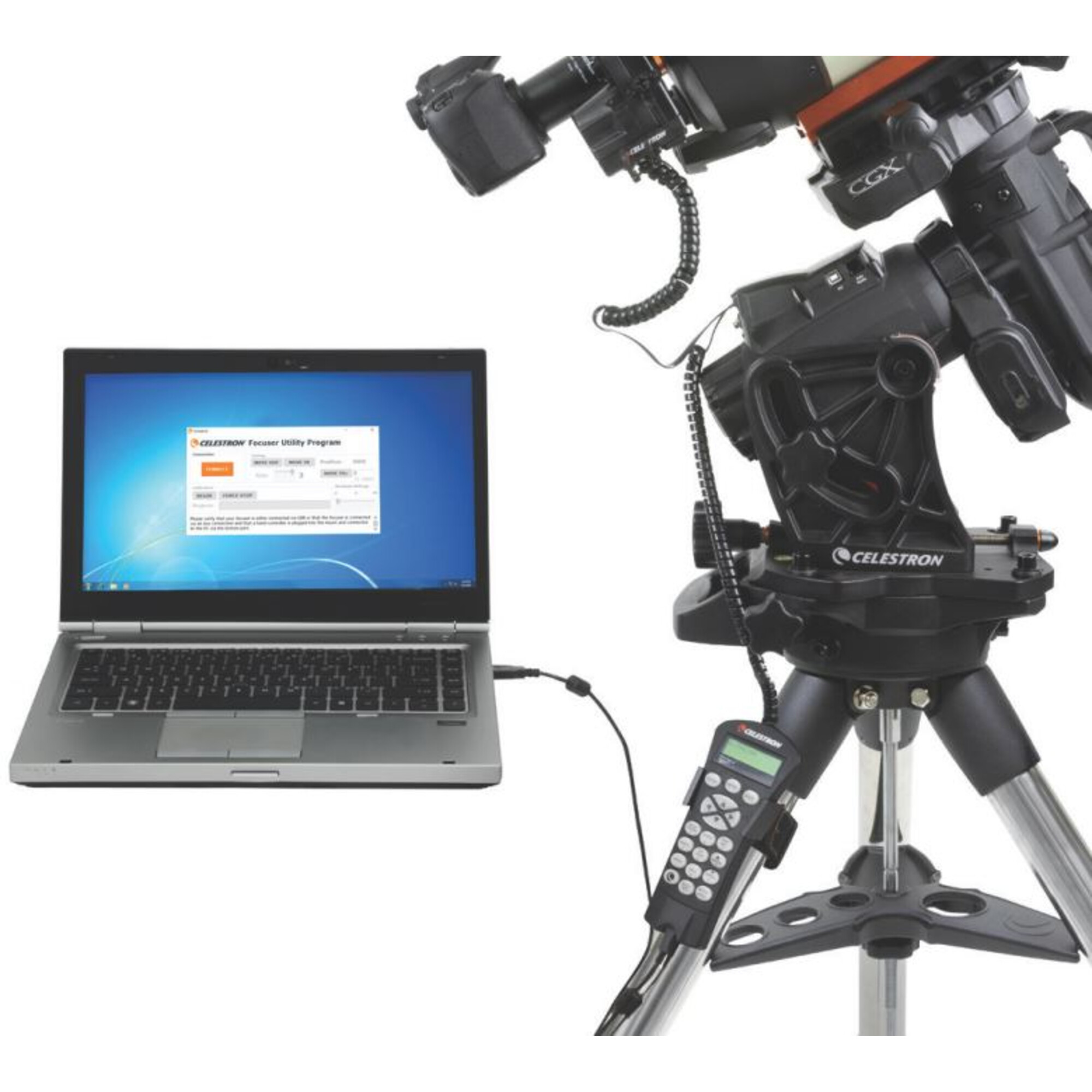 Ein Laptop, der mit einem Teleskop verbunden ist. Der Laptop-Bildschirm zeigt ein Celestron-Dienstprogramm.