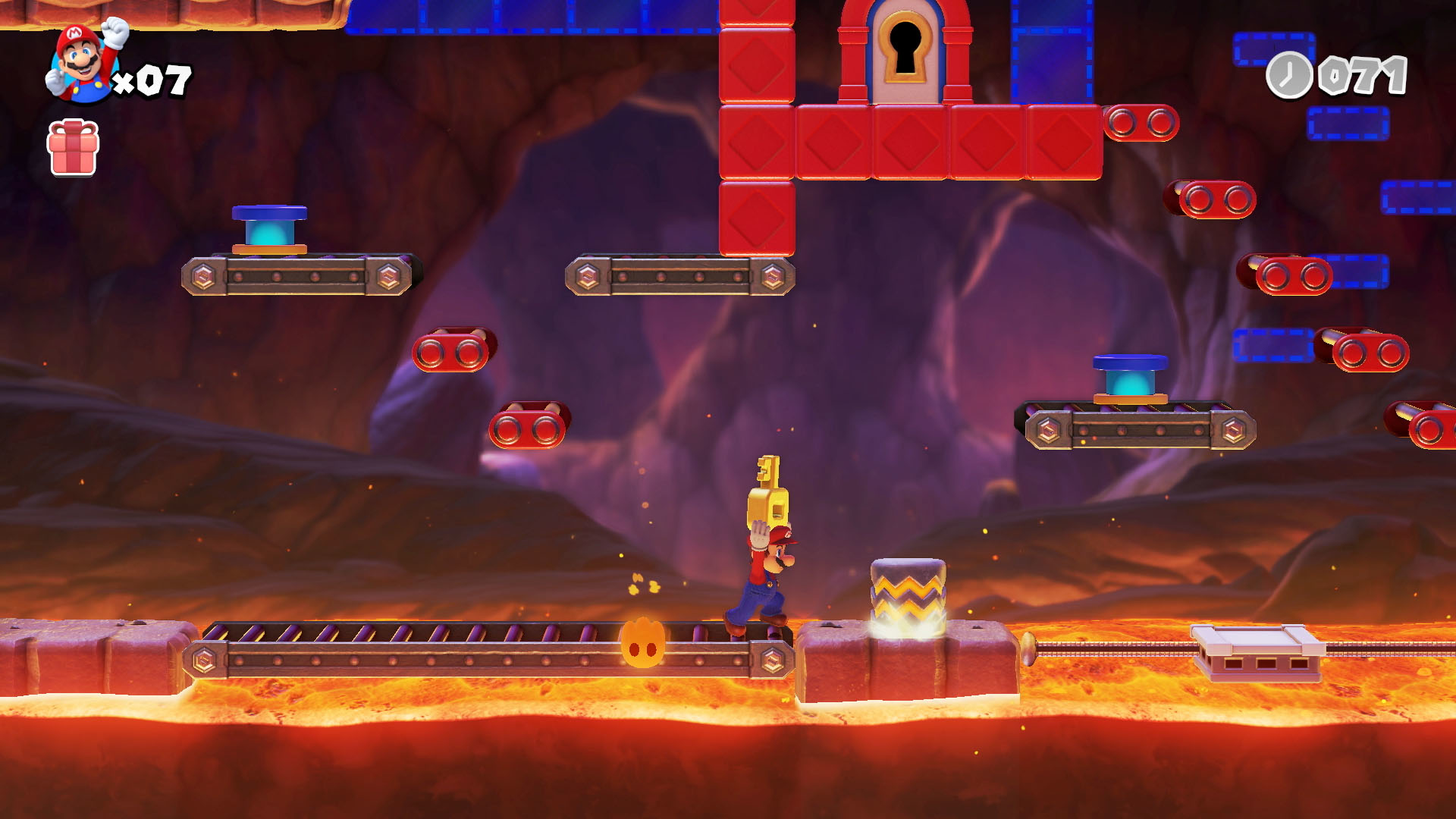 Un nivel de Super Mario. Mario y una llave dorada en primer plano, con plataformas y lava. El fondo tiene una caverna.