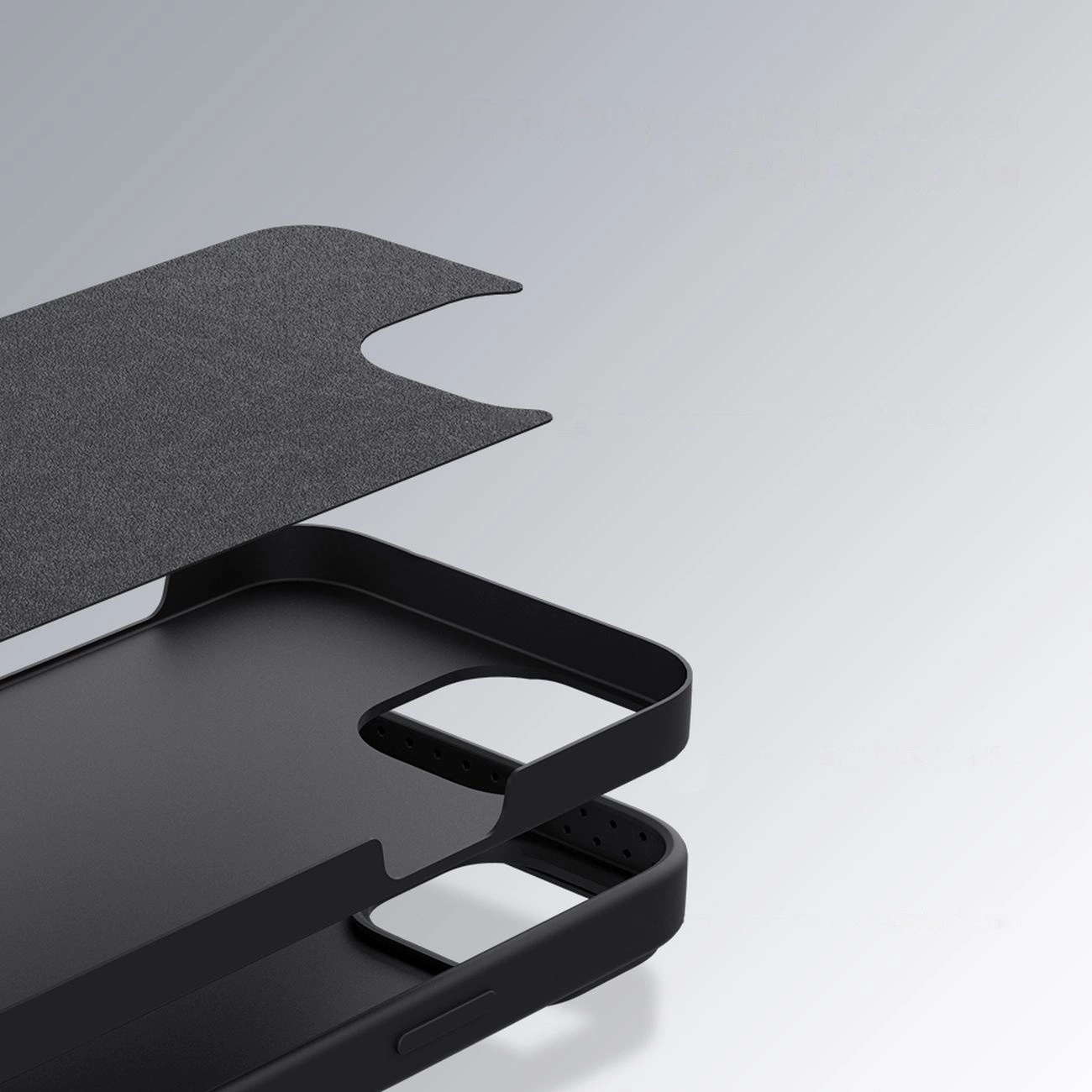 Componenti di una custodia nera per telefono. Un coperchio superiore e una base leggermente separati. Sfondo bianco. Primo piano.