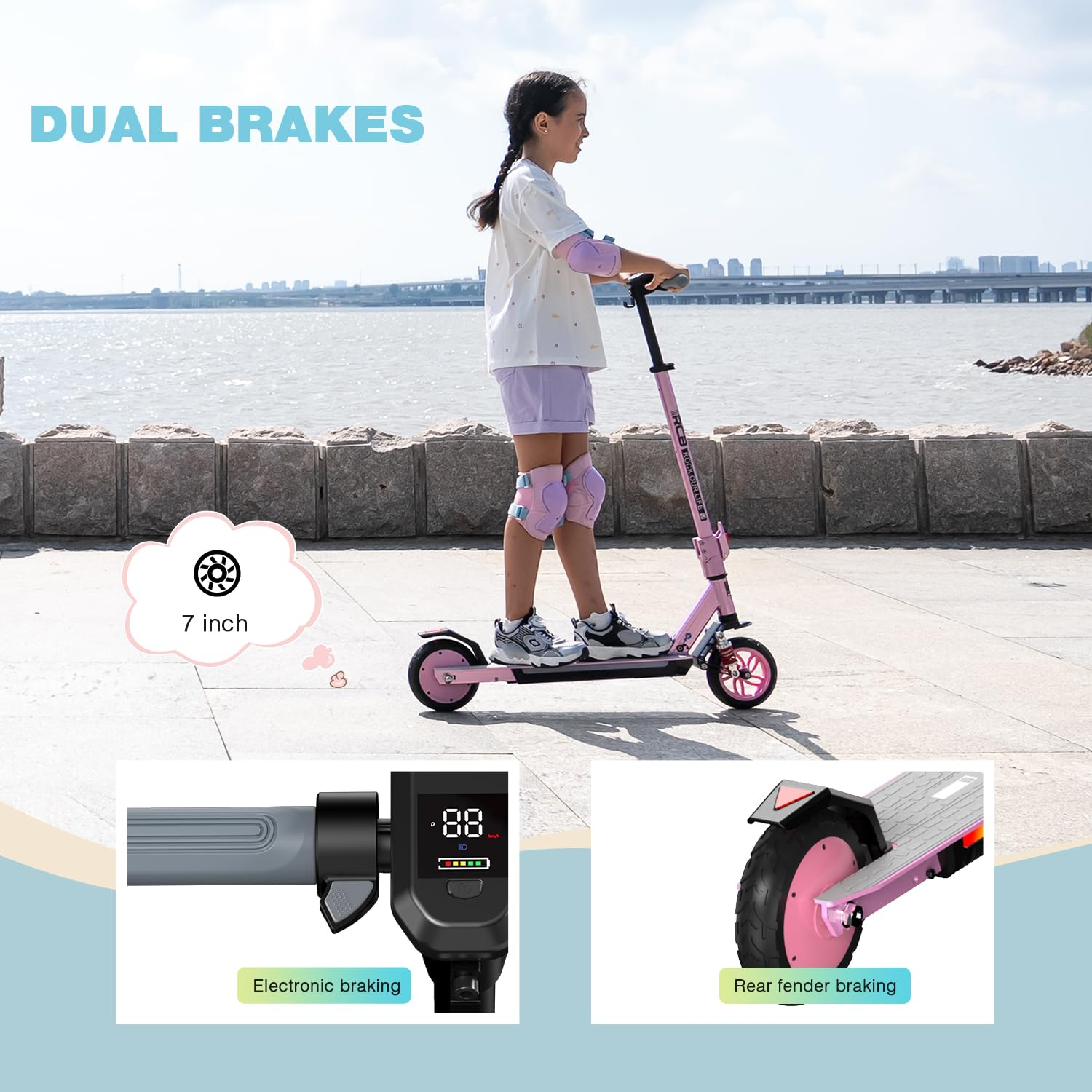 Une fille fait du scooter rose. Le scooter a des freins doubles, électroniques et garde-boue arrière. L'arrière-plan montre l'eau et un pont.