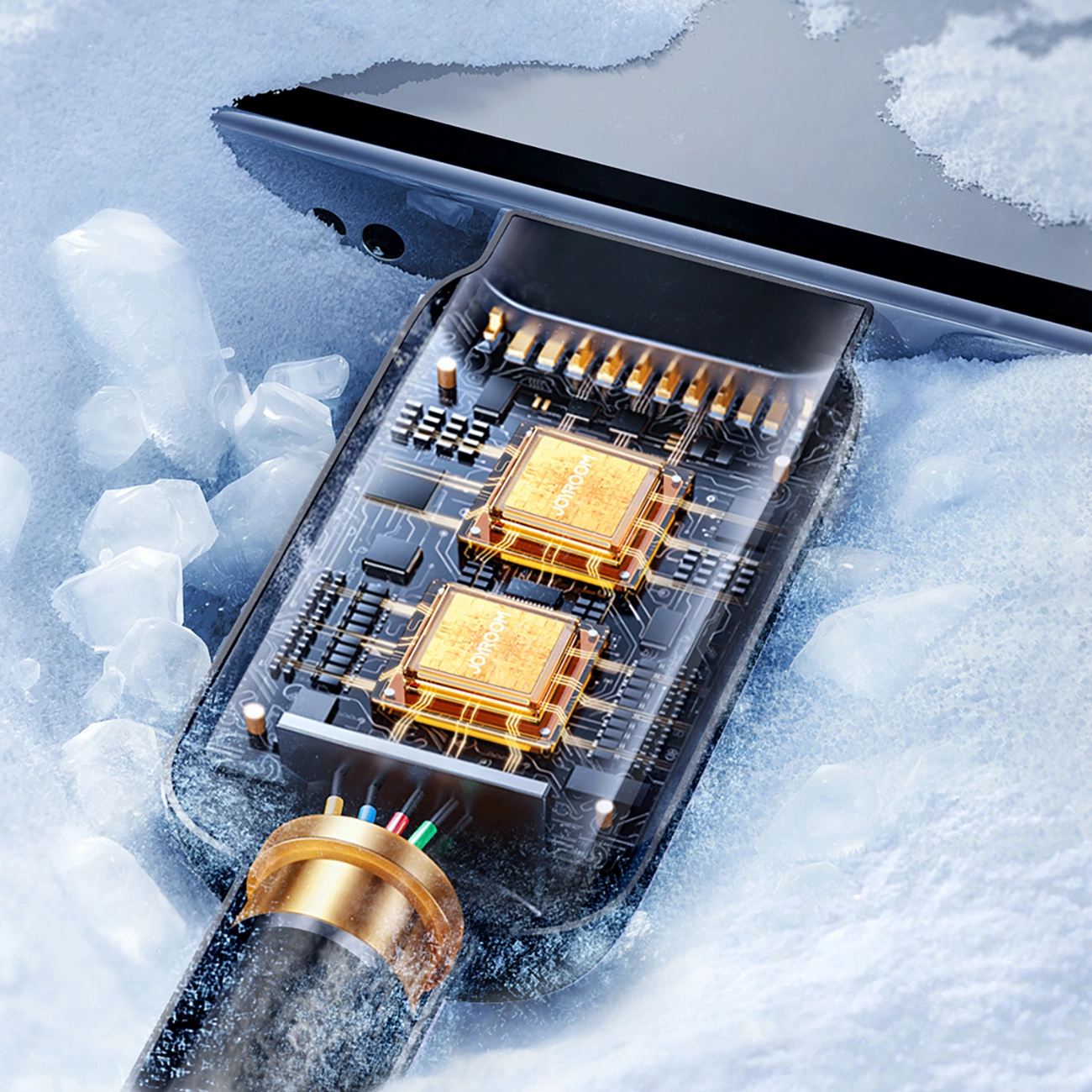 Un câble de chargement de téléphone avec des circuits internes visibles. Le câble est branché sur un téléphone, posé dans la glace. Le connecteur du câble a des accents dorés.