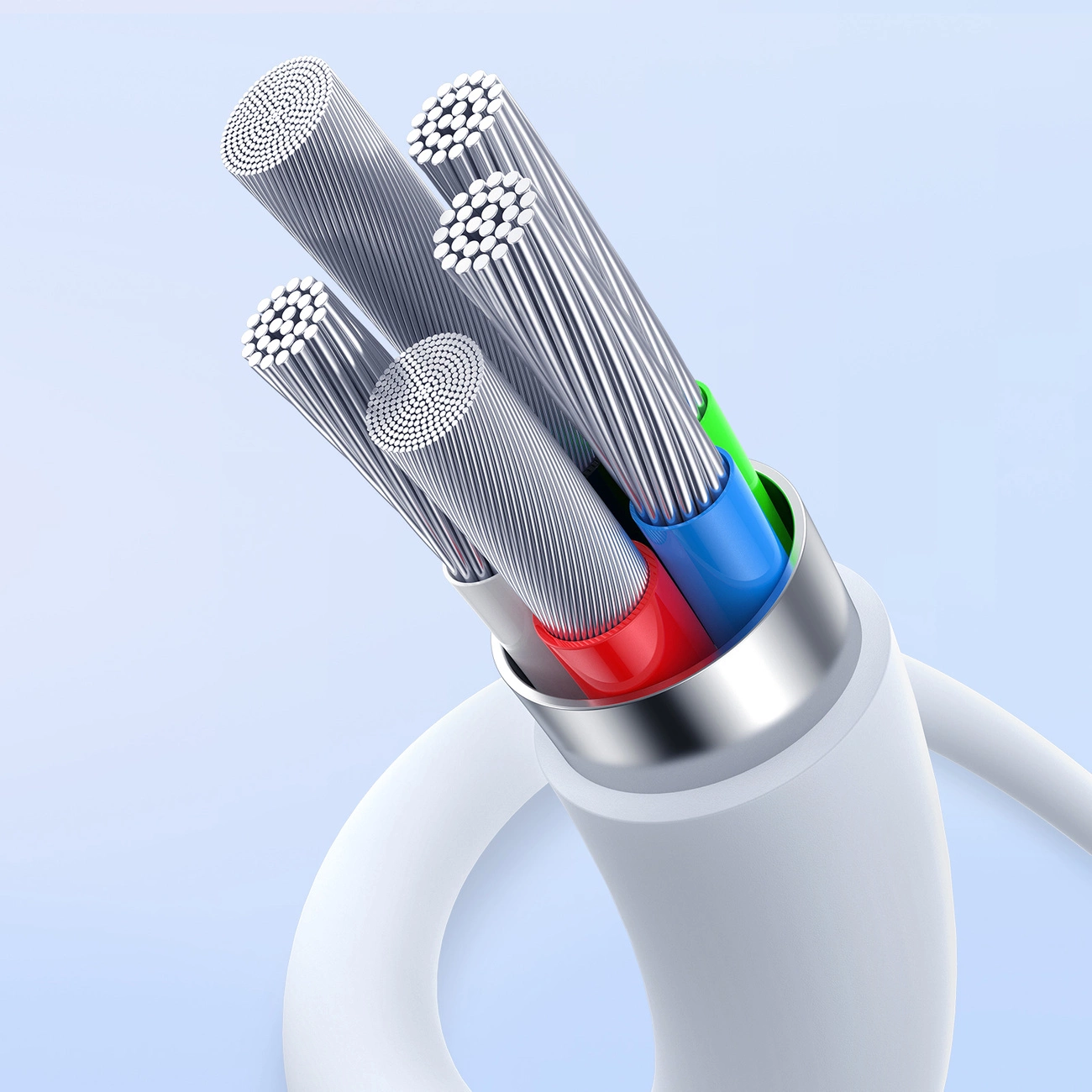 Zbliżenie przeciętego kabla z przewodami oznaczonymi kolorami. Przecięcie ukazuje srebrne przewody w środku, z czerwoną, niebieską i zieloną izolacją.
