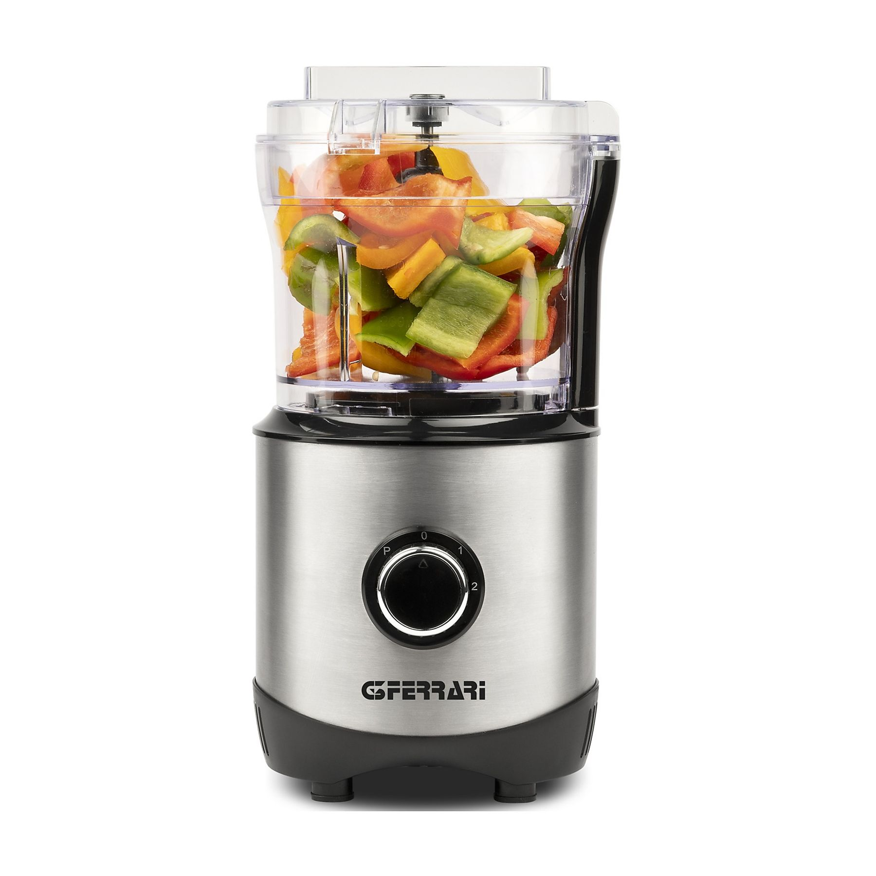 Un robot da cucina con peperoni colorati tritati all'interno. Ha una base argentata e un contenitore trasparente.