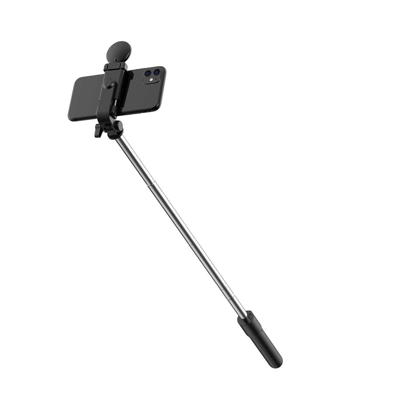 Ein schwarzes Smartphone an einem Selfie-Stick, vor weißem Hintergrund. Die Kamera des Telefons ist sichtbar.