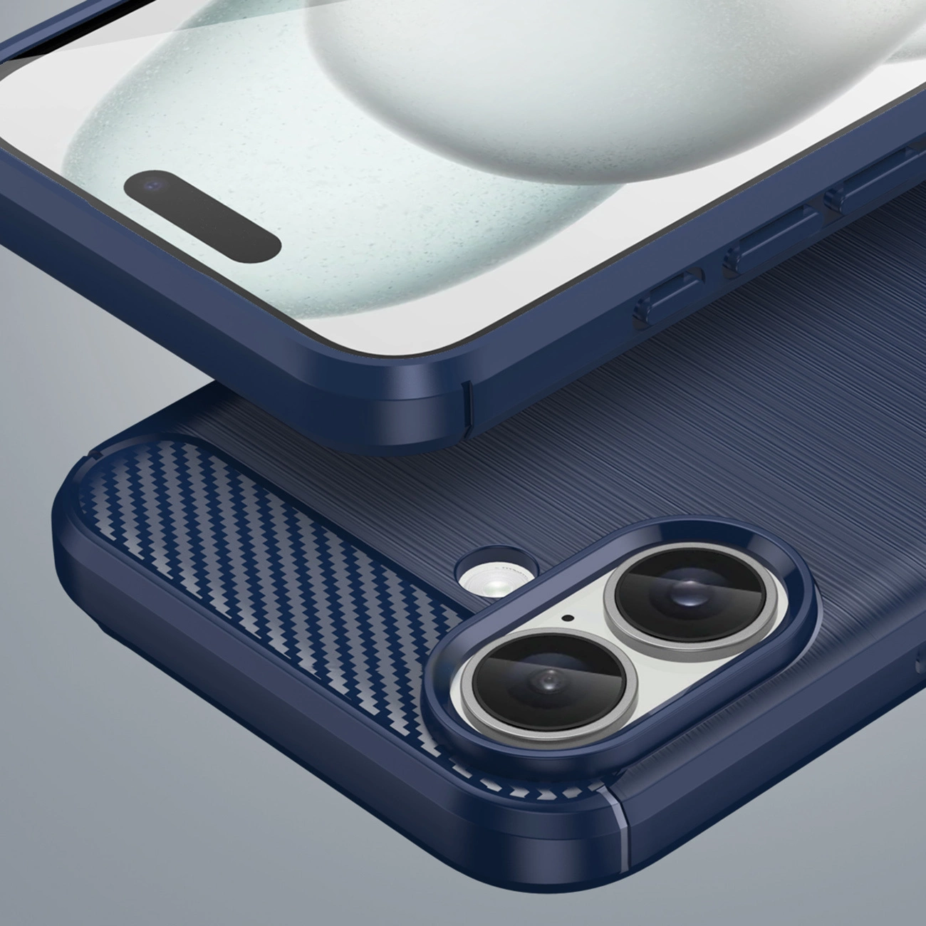 Primo piano di una custodia blu per telefono con un telefono. La custodia ha un retro strutturato e un design in fibra di carbonio, con due obiettivi.