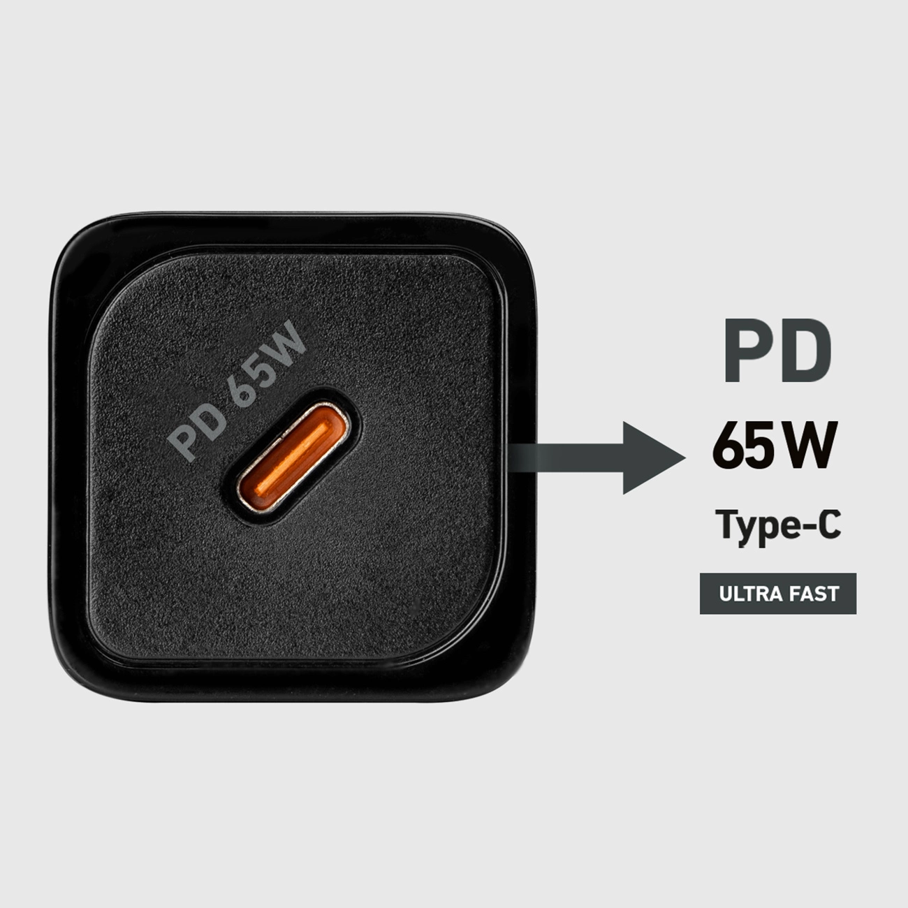 Caricatore nero con porta arancione, etichettato PD 65W Type-C, con una freccia al testo PD 65W Type-C ULTRA FAST.