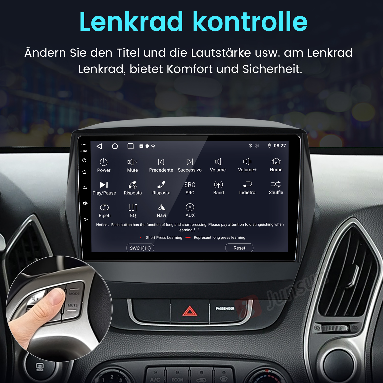 Autotafel mit Bildschirm, der Steuerelemente zeigt. Eine Hand drückt eine Taste am Lenkrad. Text auf Deutsch sichtbar.