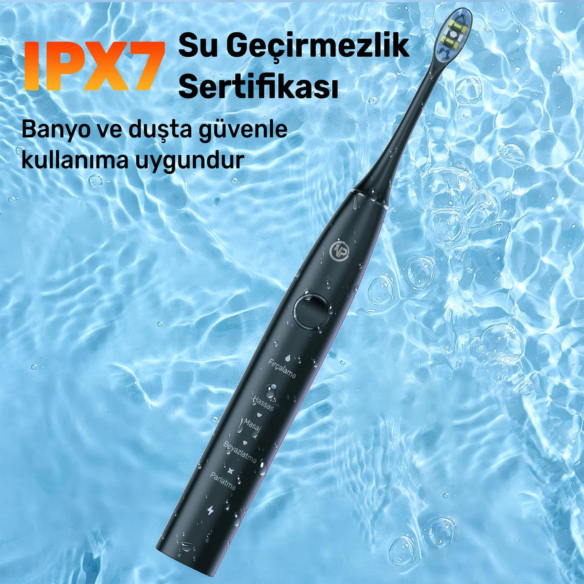 Mavi su arka planlı siyah bir elektrikli diş fırçası. Metin, su geçirmezlik sertifikasını ve banyoda güvenli kullanımı içerir.