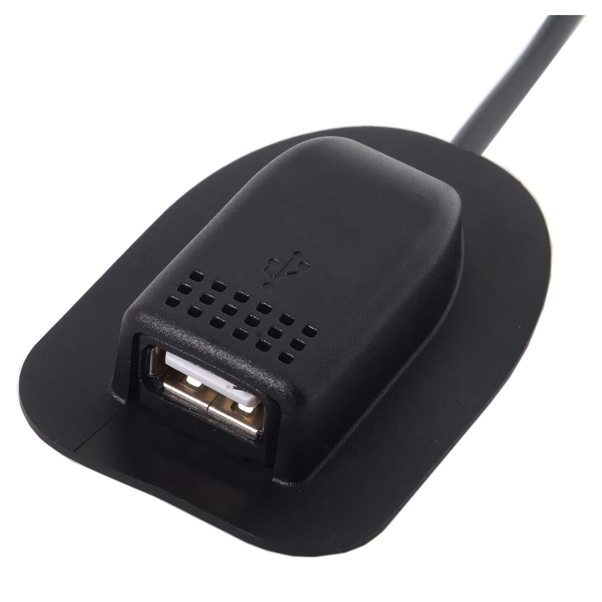 Siyah USB konektörü, USB portu, siyah taban ve uzanan siyah kablo.