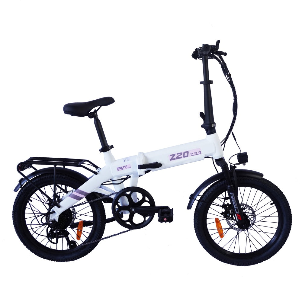 Ein weißes und schwarzes faltbares Elektrofahrrad mit schwarzen Reifen, einem Sitz und einem Lenker wird vor weißem Hintergrund gezeigt.