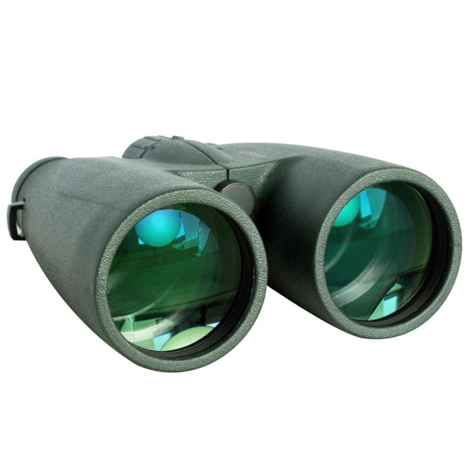 Grünes Fernglas mit reflektierenden Linsen. Die Linsen reflektieren einen blau-grünen Farbton. Der Hintergrund ist weiß.