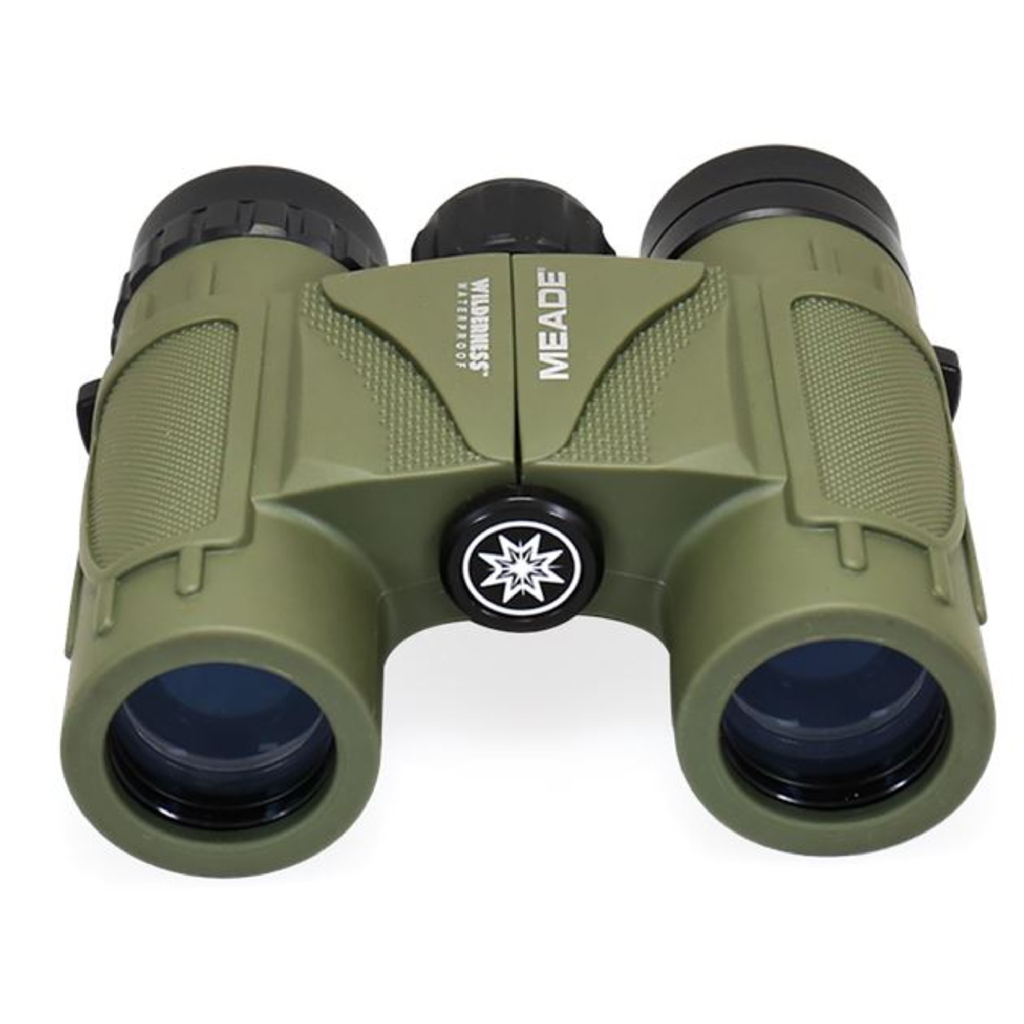 Grünes Fernglas mit schwarzen Akzenten. Meade Wilderness Wasserdicht. Weißer Hintergrund.