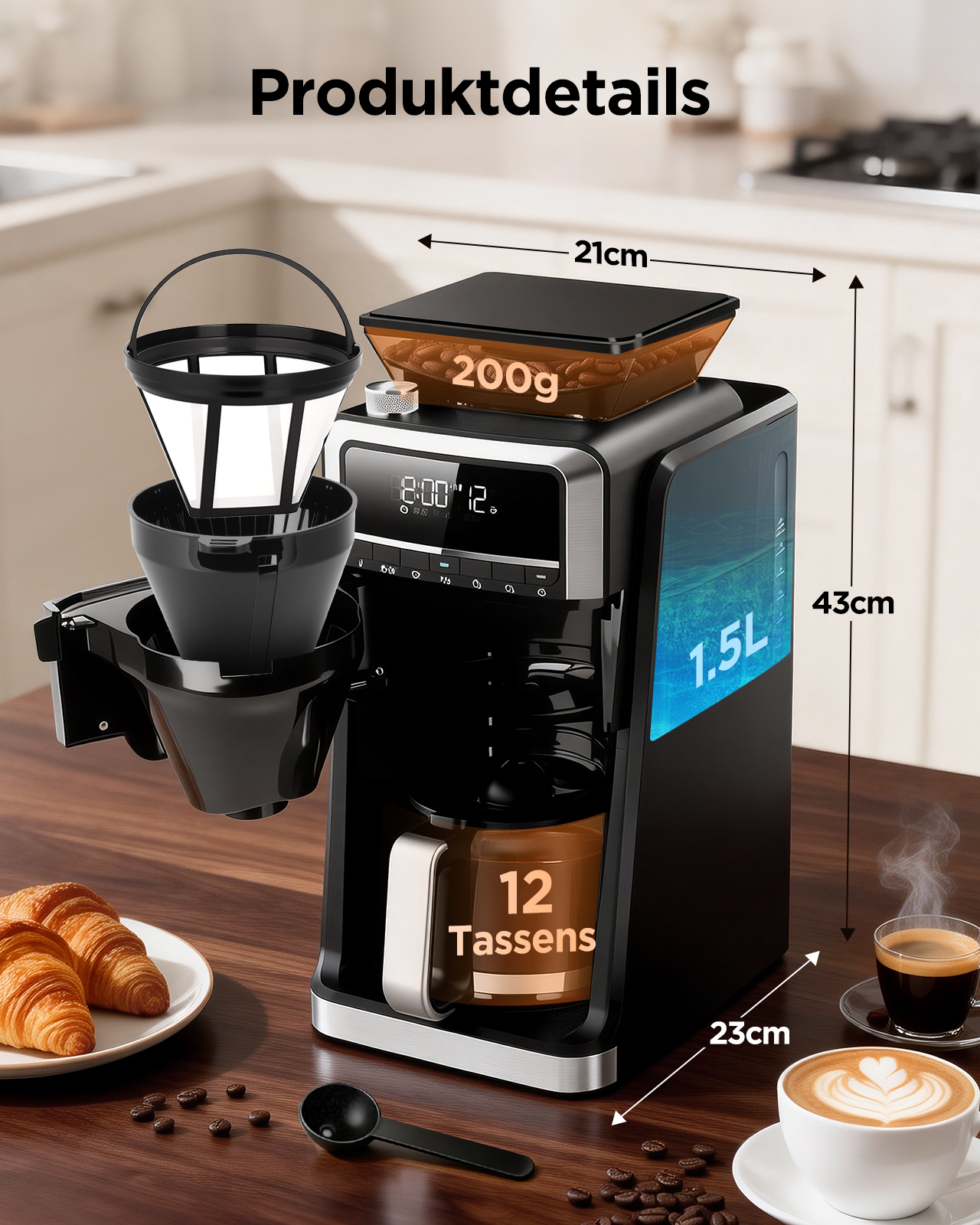Kaffeemaschine mit Filter, Timer und Wasserstandsanzeige. Croissants und Kaffeetassen im Vordergrund.